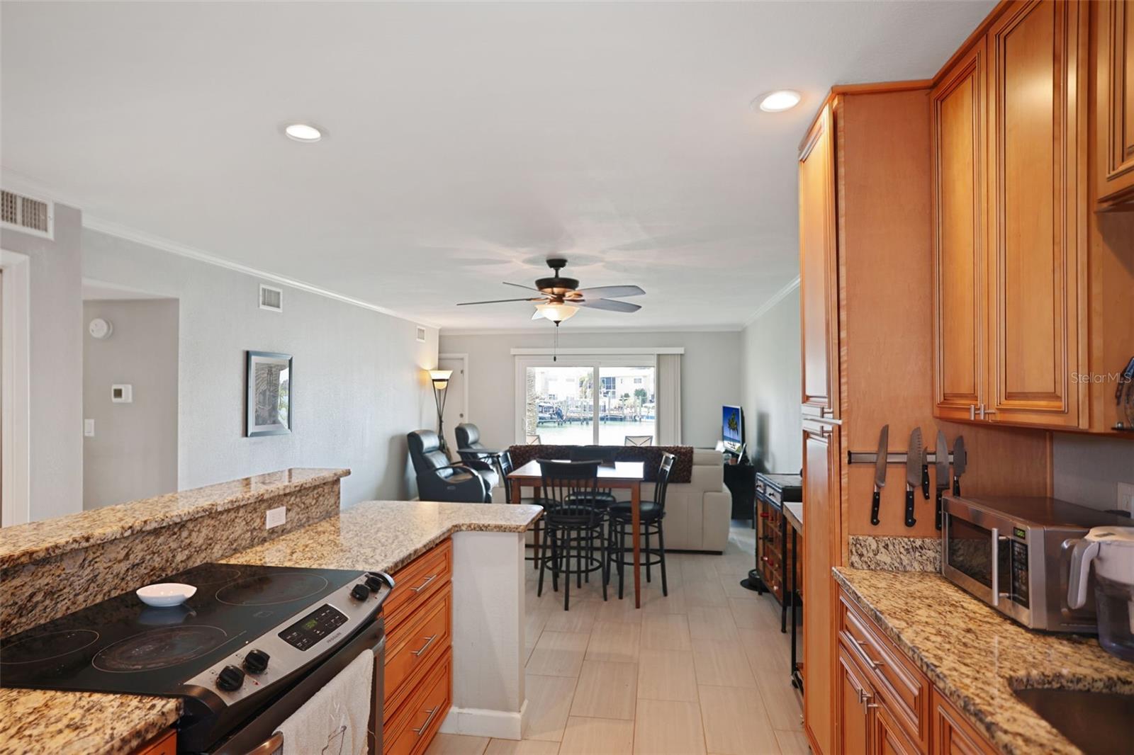 Image 11 of 54 For 400 Larboard Way 103