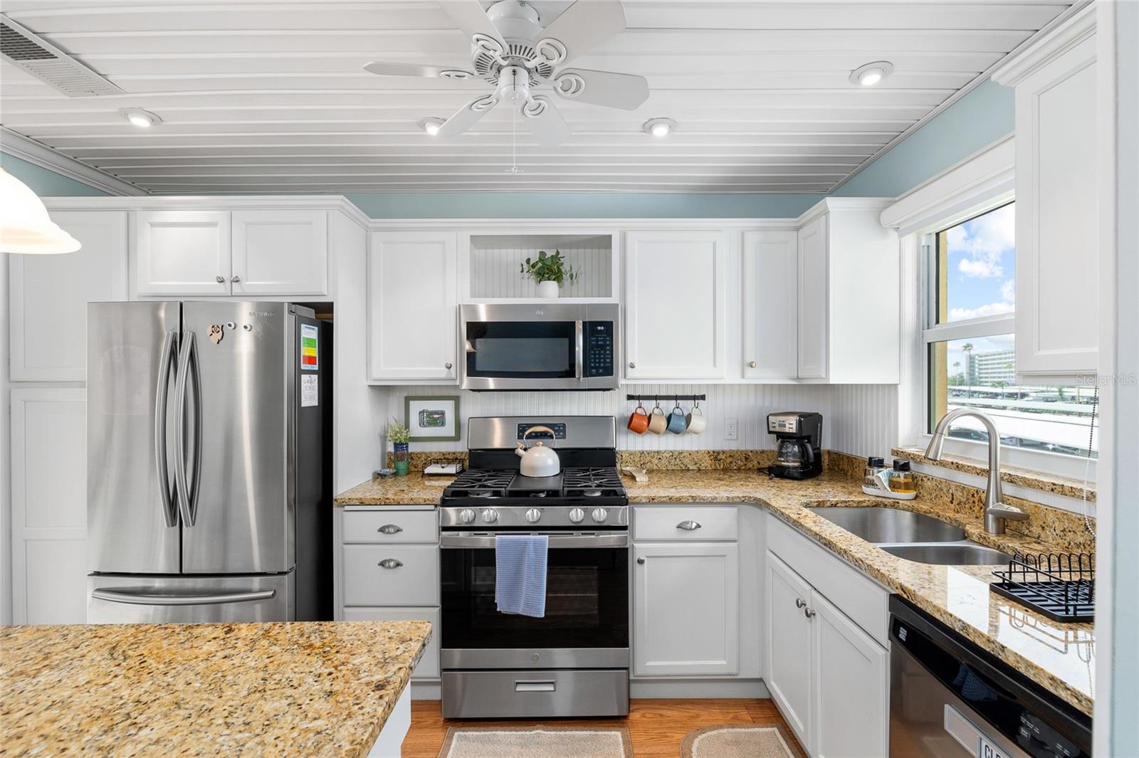 Image 13 of 33 For 6075 Shore Boulevard S 215
