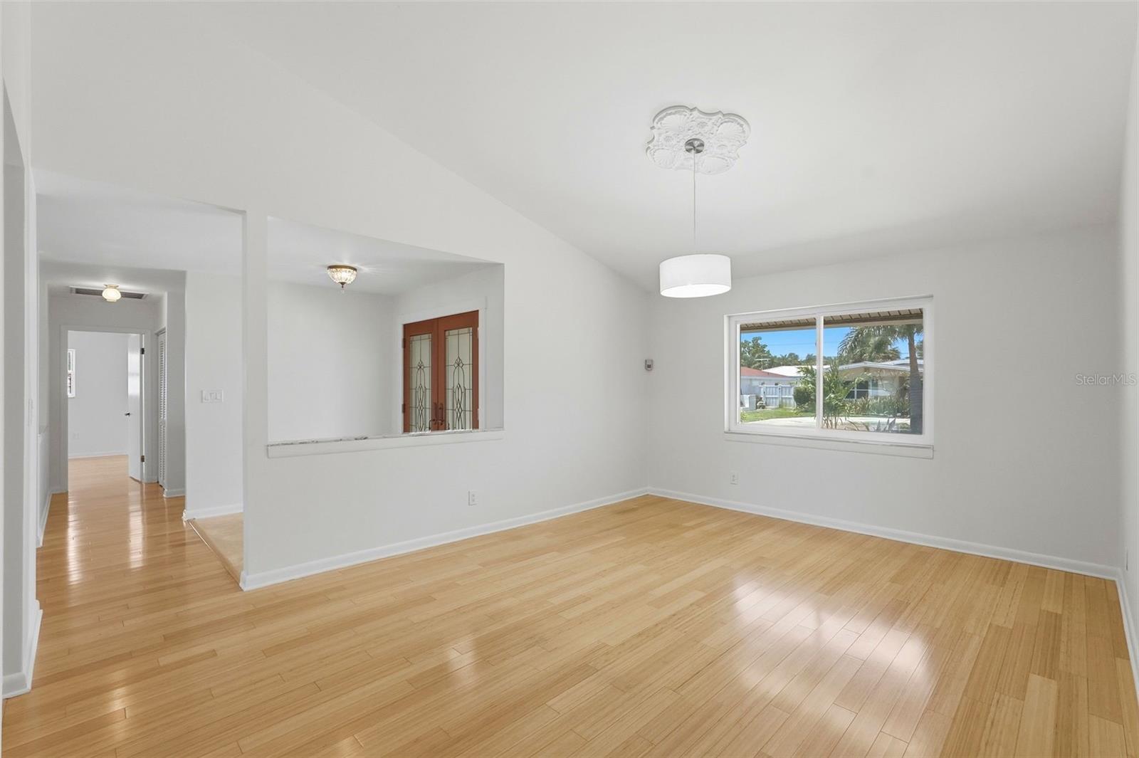 Image 10 of 45 For 2300 Shore Drive Se