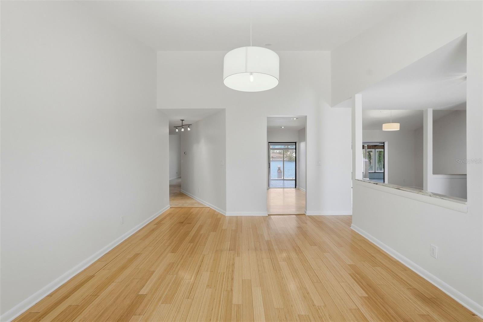 Image 11 of 45 For 2300 Shore Drive Se