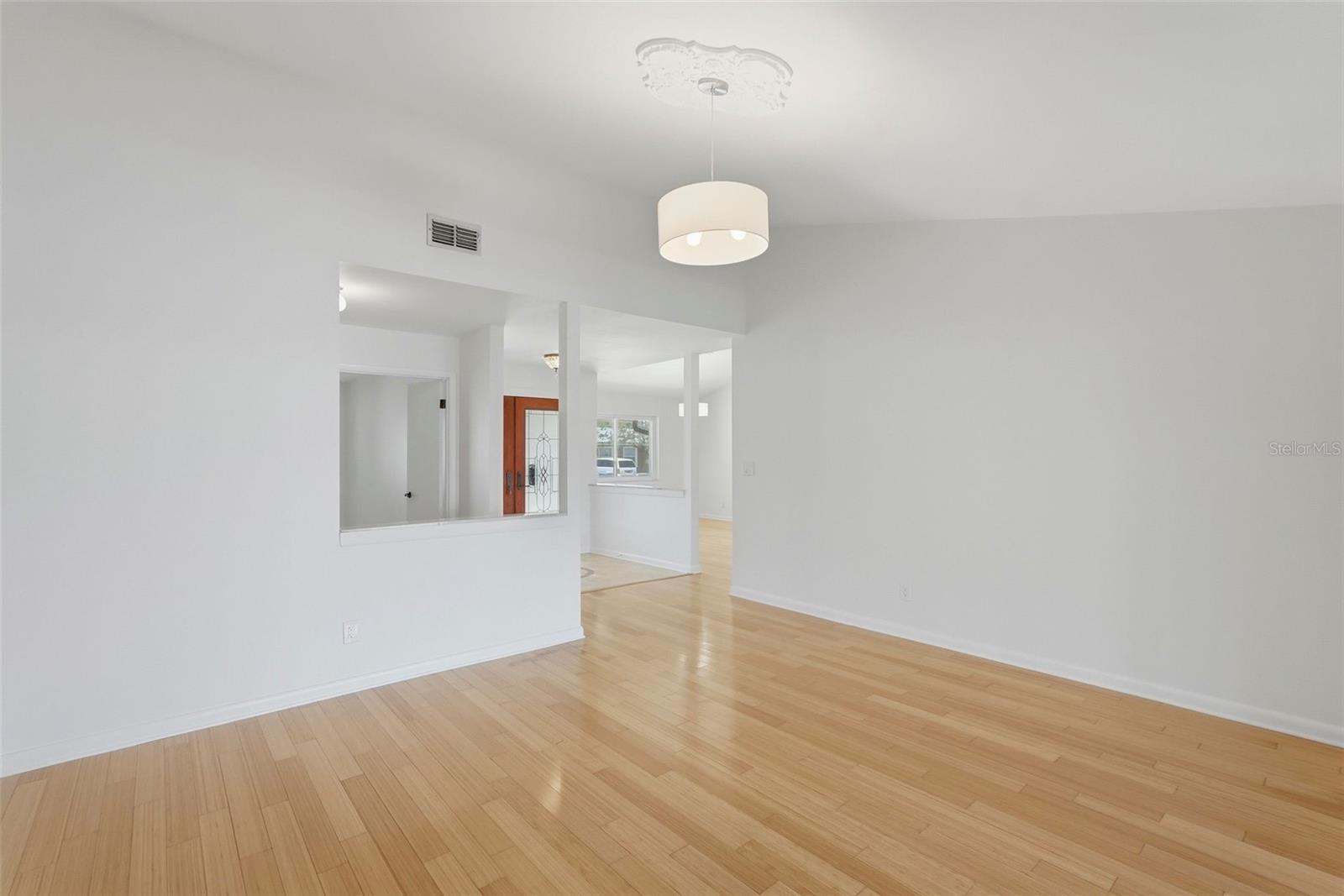 Image 12 of 45 For 2300 Shore Drive Se