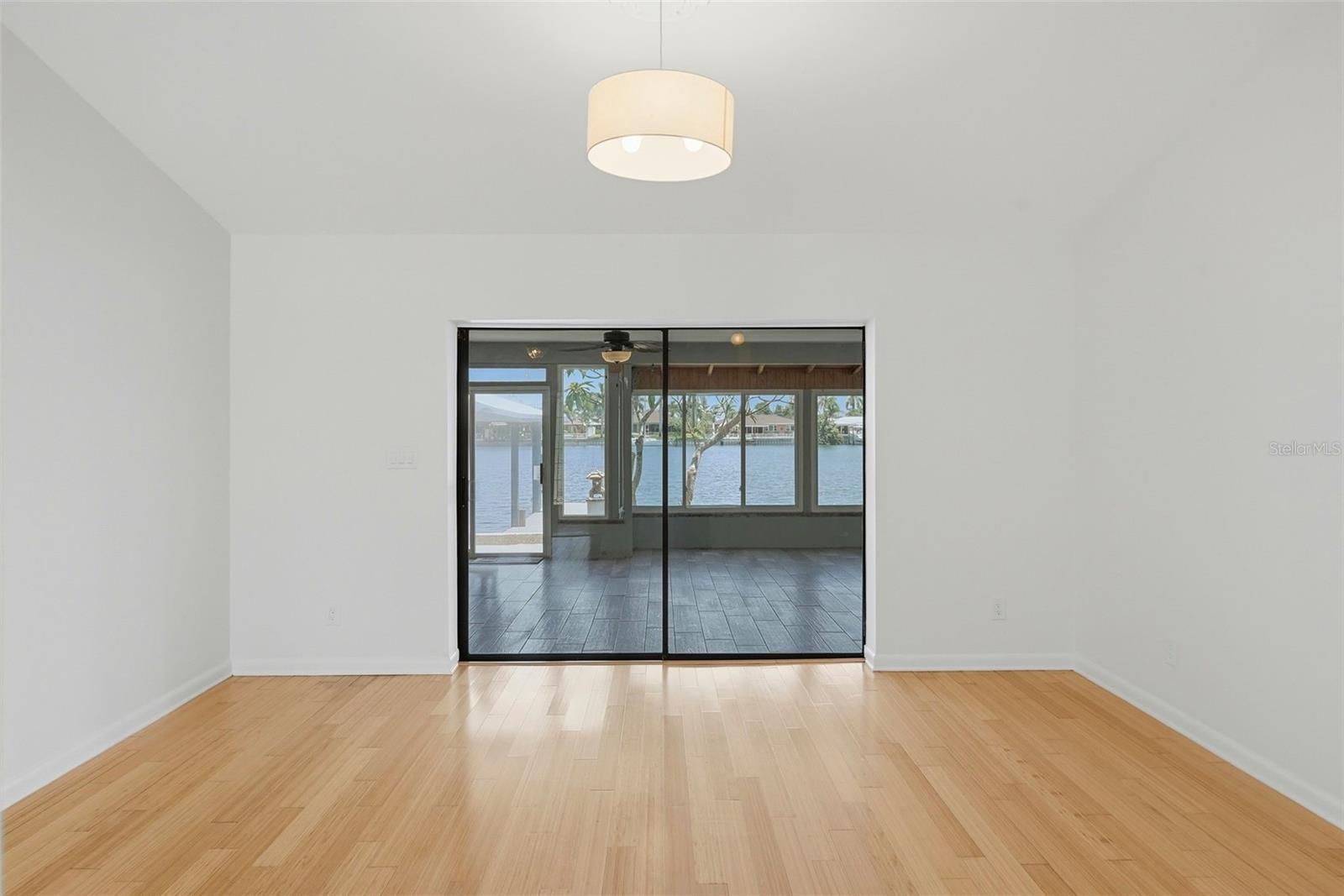 Image 13 of 45 For 2300 Shore Drive Se