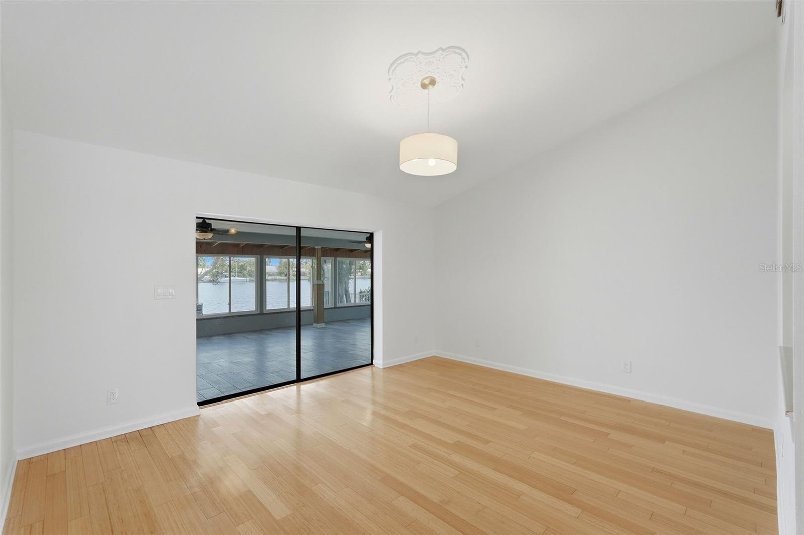 Image 14 of 45 For 2300 Shore Drive Se