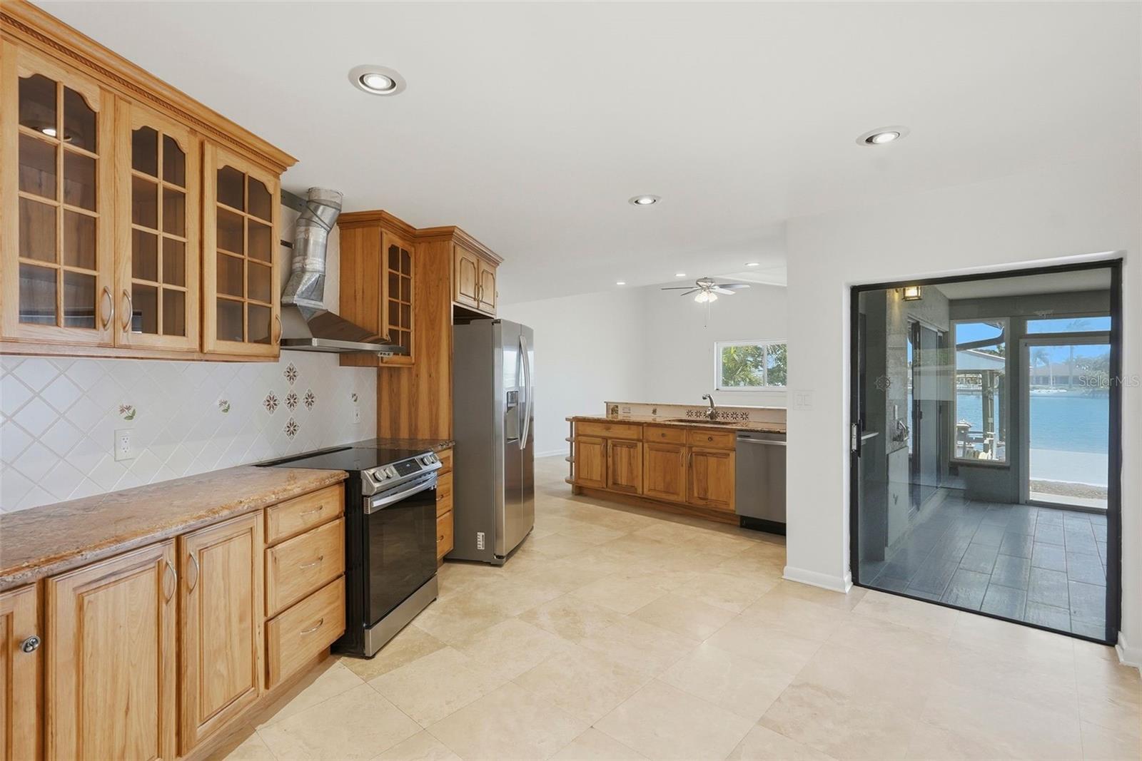 Image 16 of 45 For 2300 Shore Drive Se