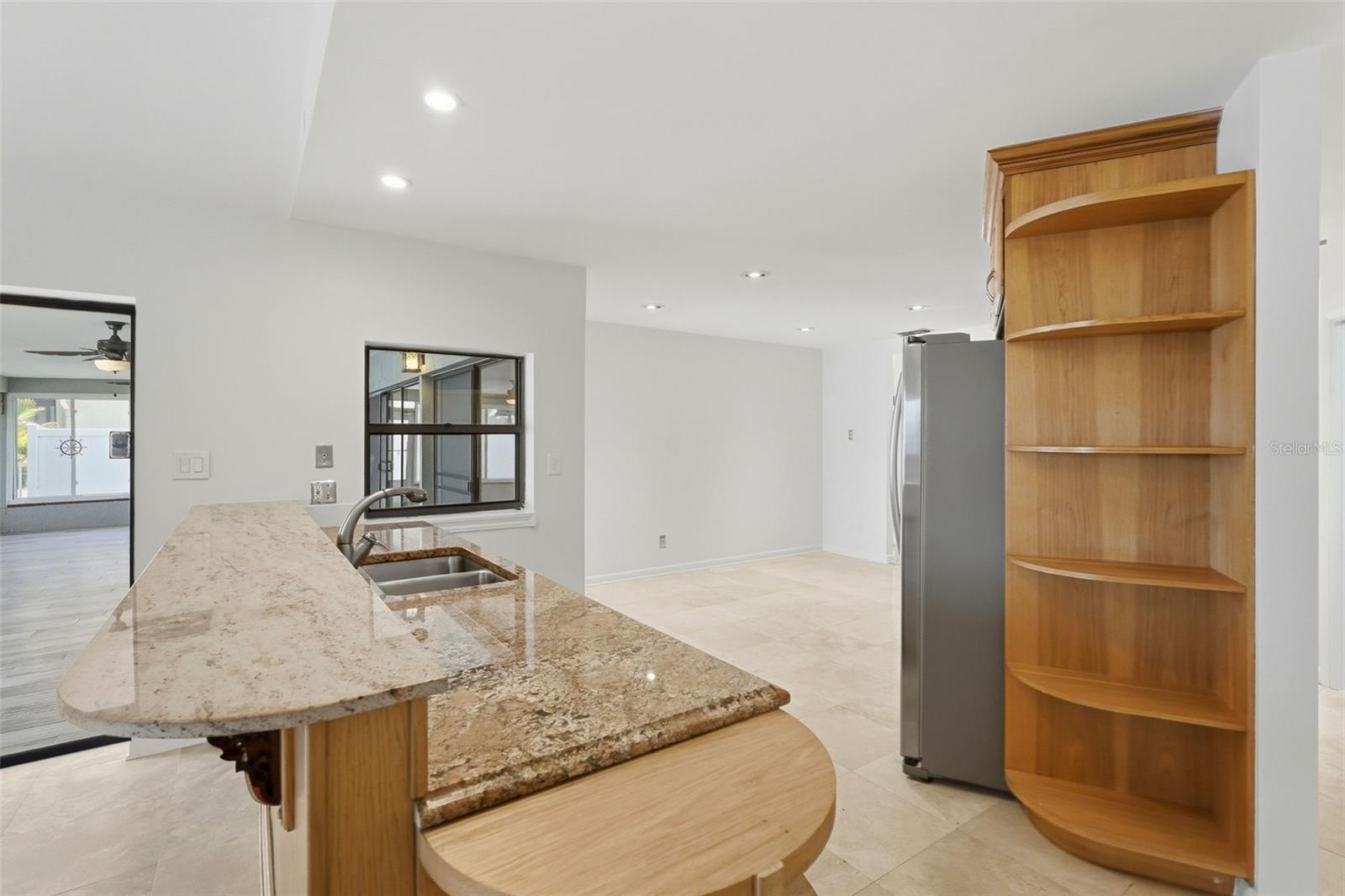 Image 17 of 45 For 2300 Shore Drive Se