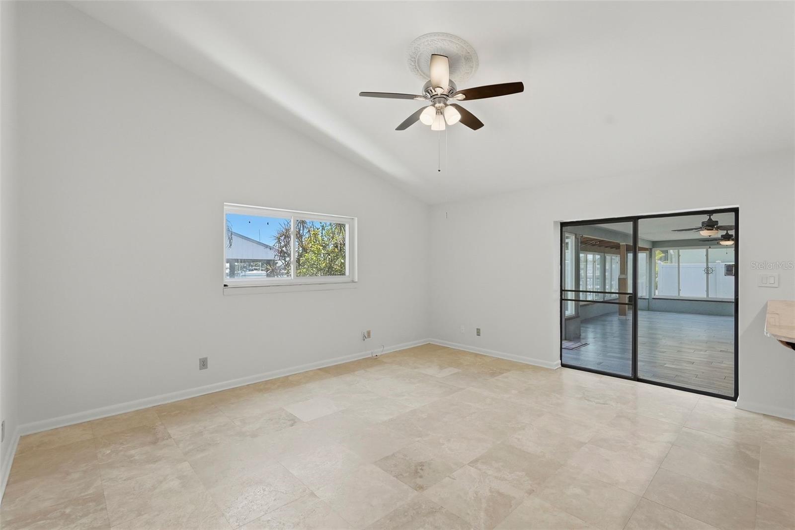 Image 21 of 45 For 2300 Shore Drive Se
