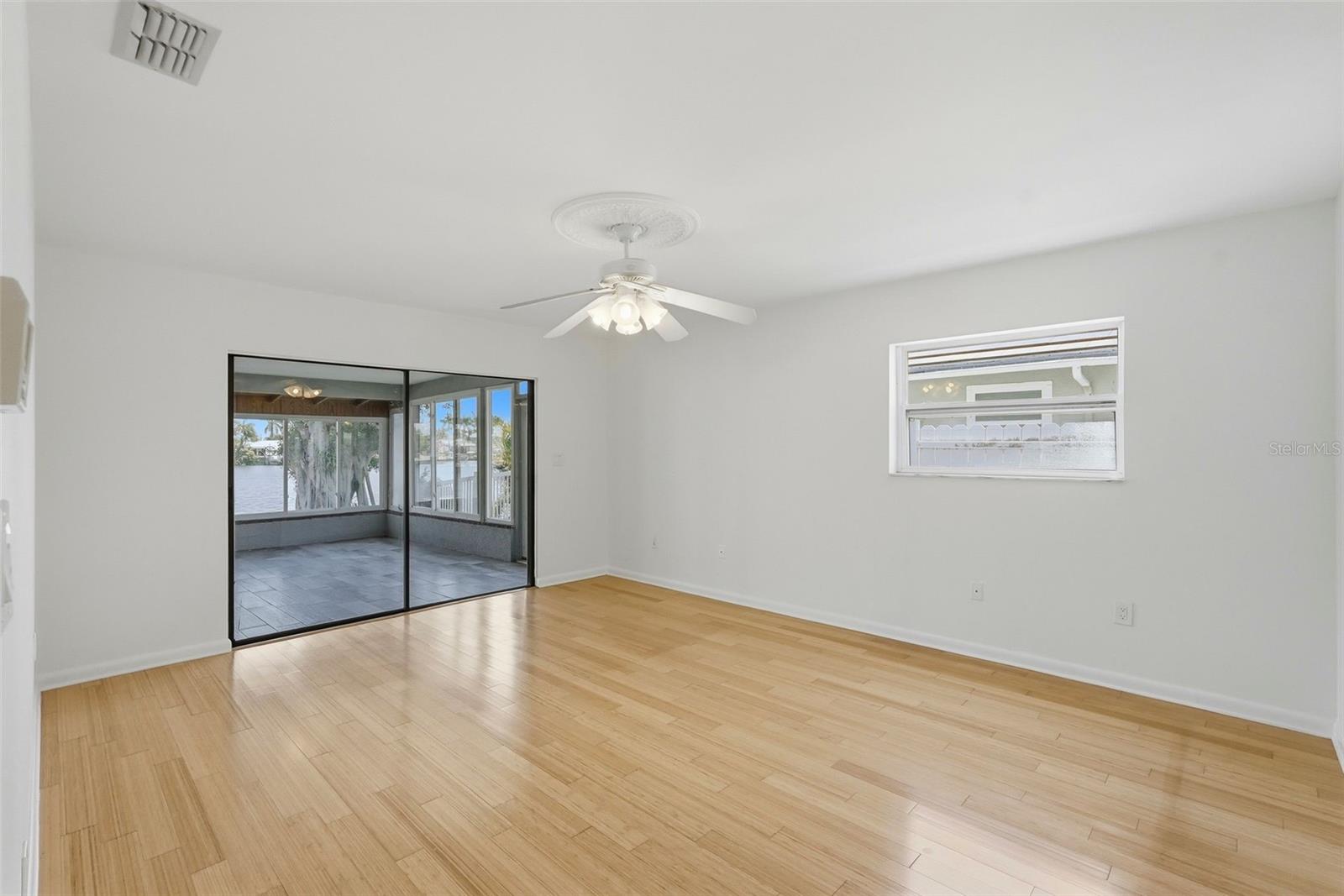 Image 22 of 45 For 2300 Shore Drive Se