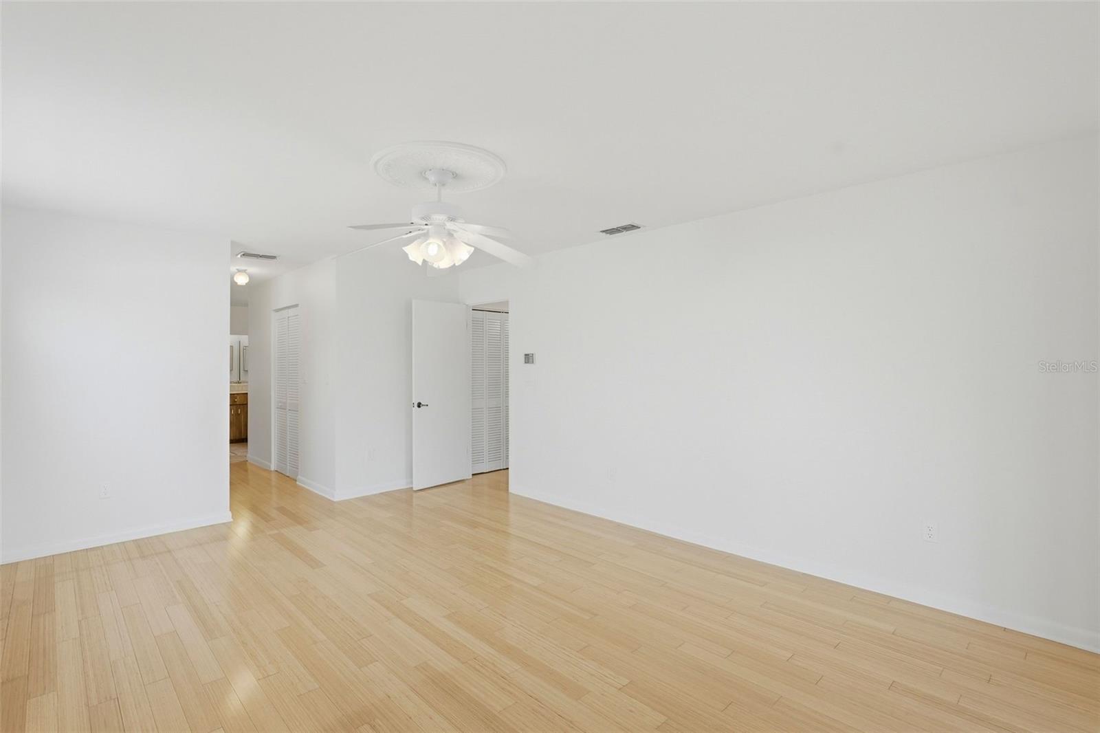 Image 23 of 45 For 2300 Shore Drive Se