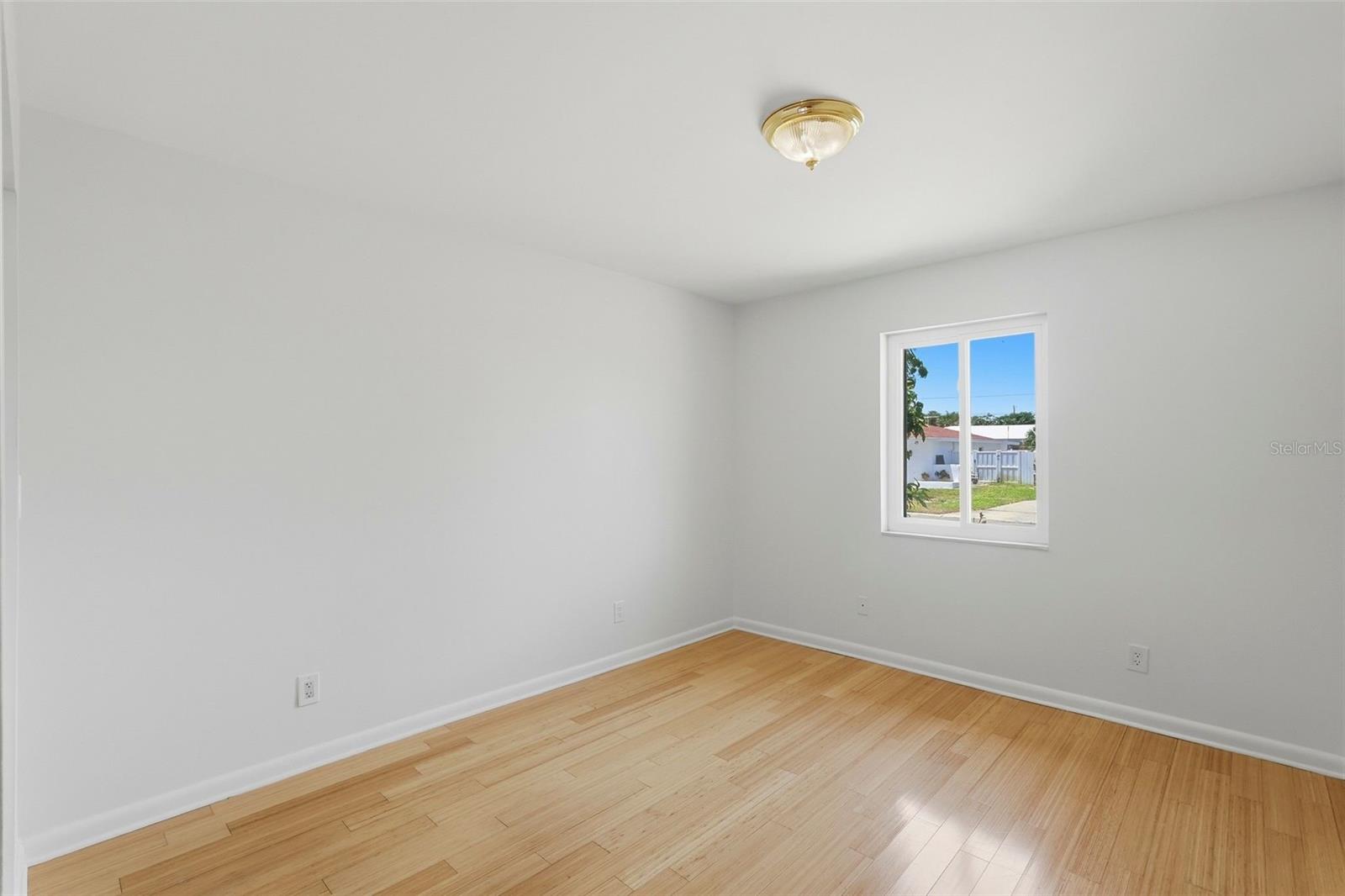 Image 28 of 45 For 2300 Shore Drive Se