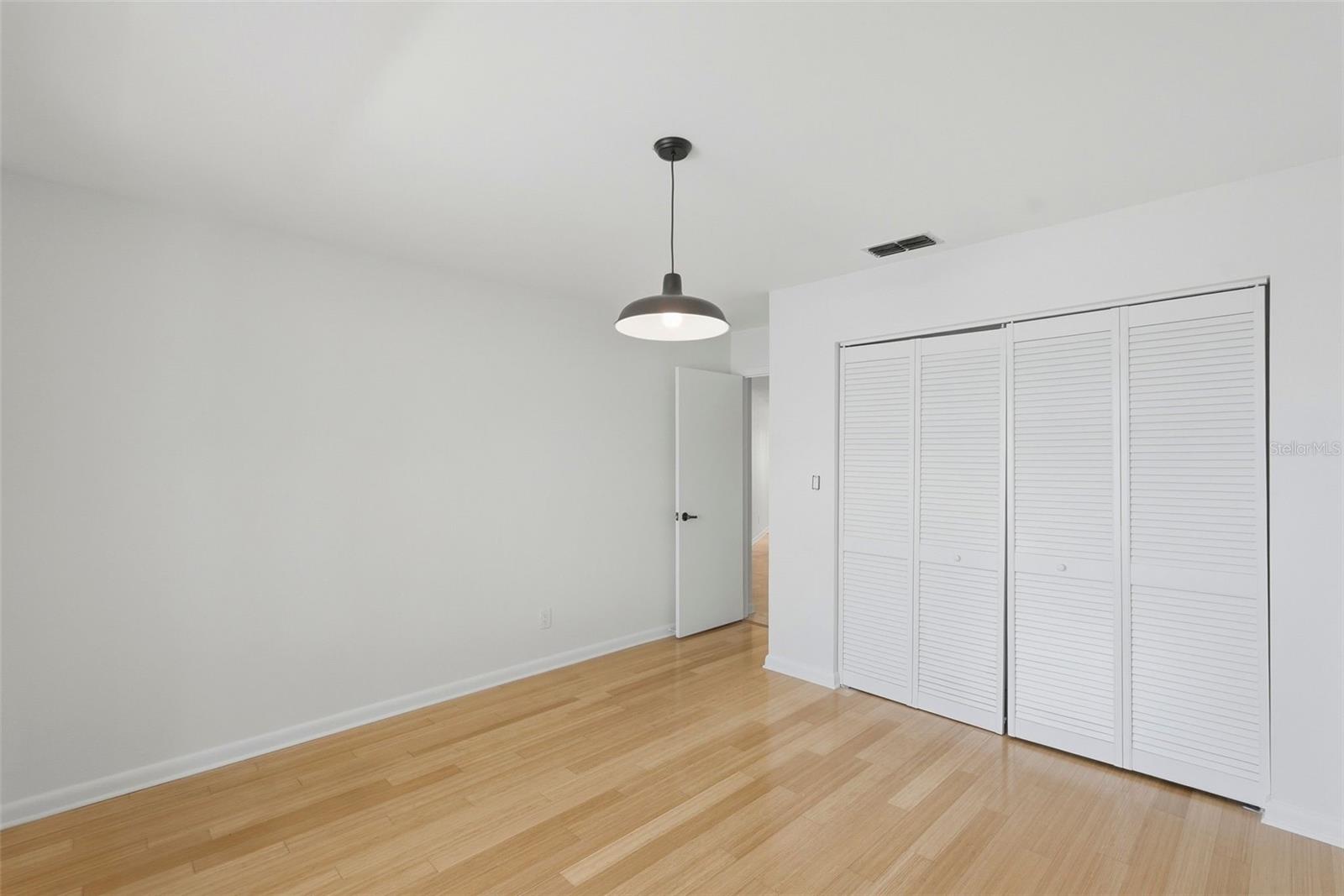 Image 32 of 45 For 2300 Shore Drive Se