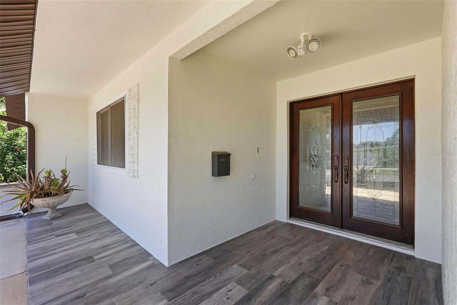 Image 8 of 45 For 2300 Shore Drive Se