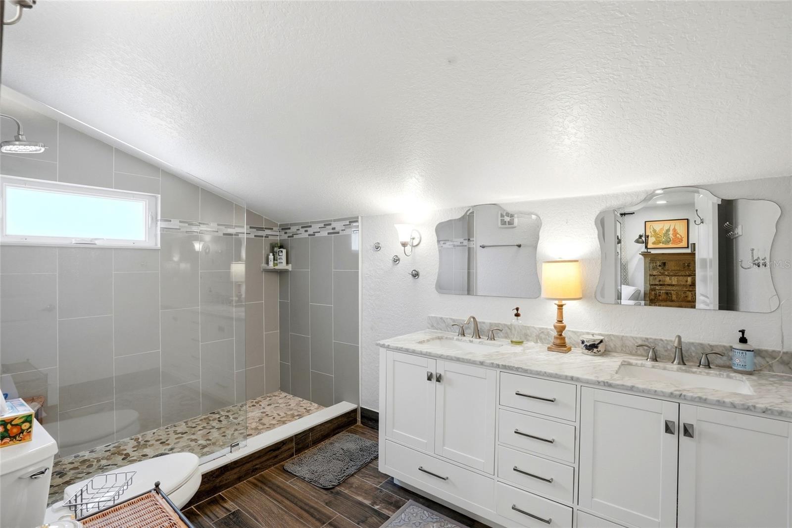 Image 23 of 55 For 140 13th Avenue Ne