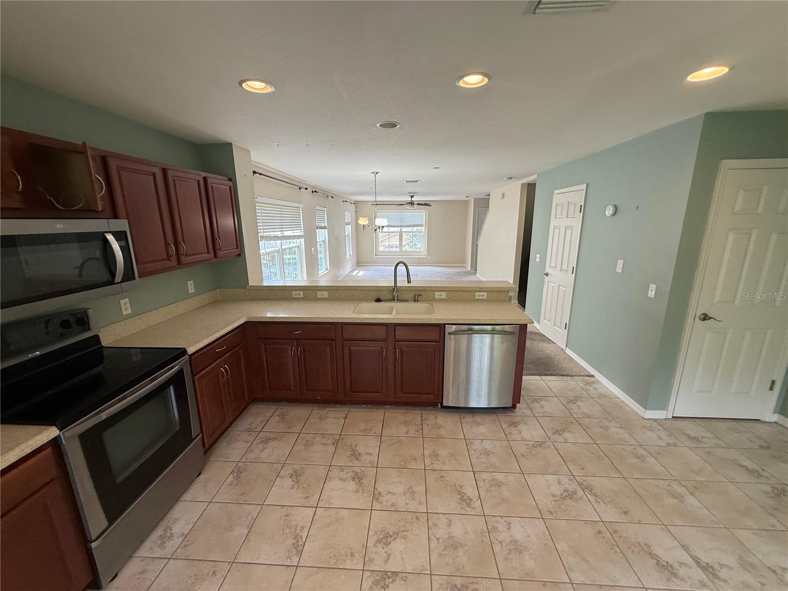 Image 7 of 20 For 8831 White Sage Loop 8831