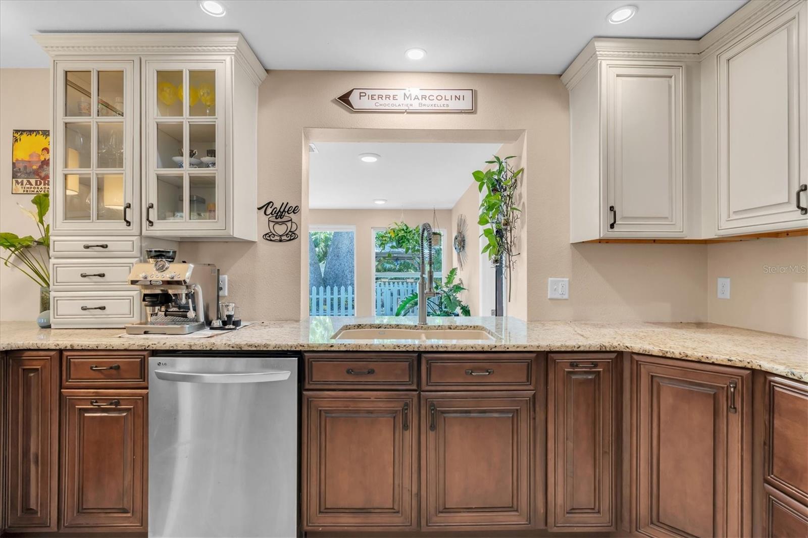 Image 11 of 47 For 1243 Brookside Drive