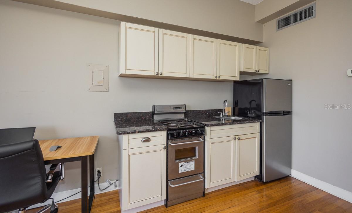 Image 6 of 12 For 2109 Bayshore Boulevard 606