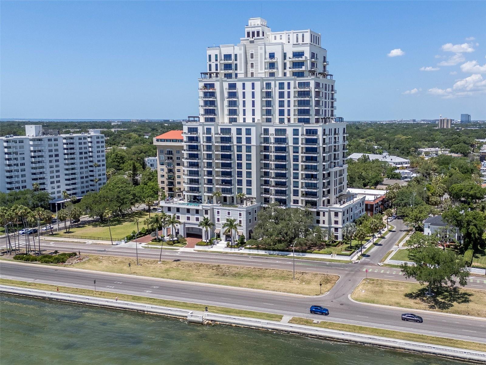 Listing photo id 0 for 2103 Bayshore Boulevard 602