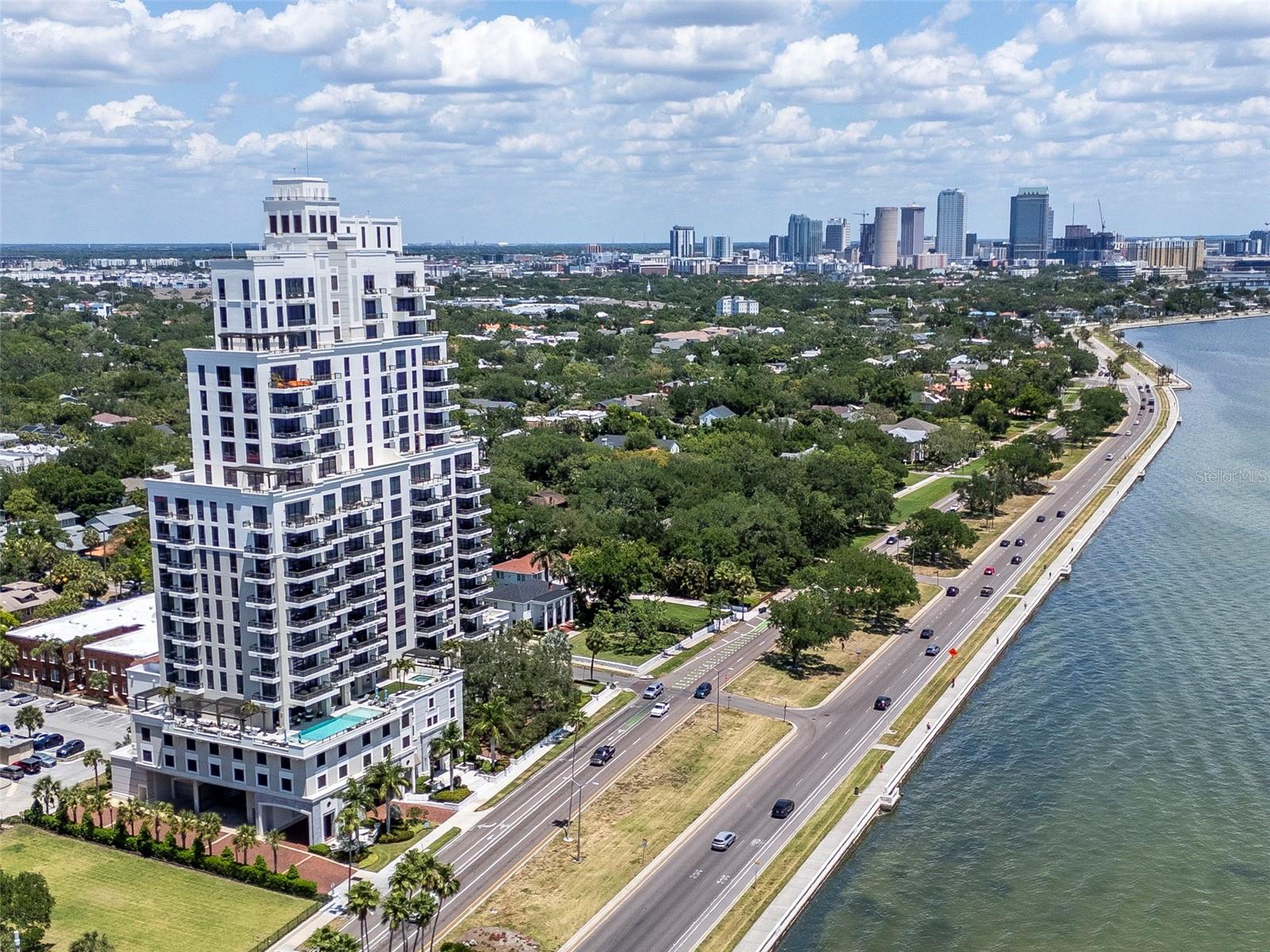 Listing photo id 1 for 2103 Bayshore Boulevard 602
