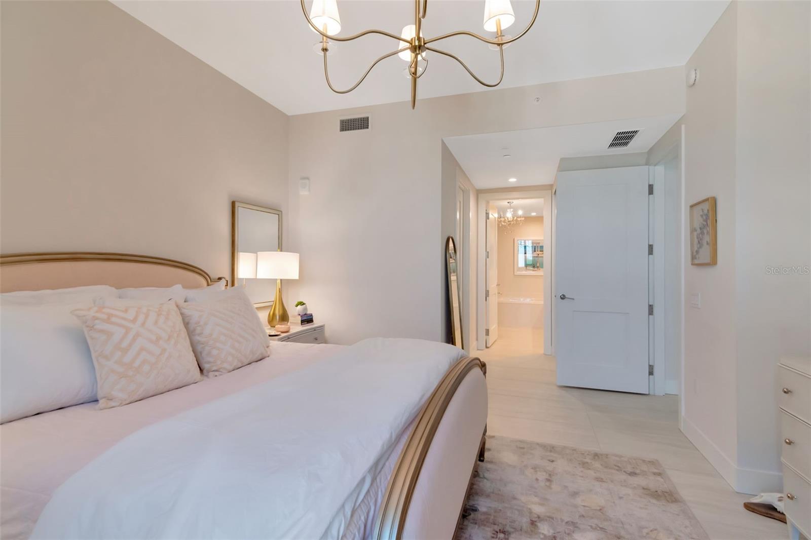 Listing photo id 39 for 2103 Bayshore Boulevard 602