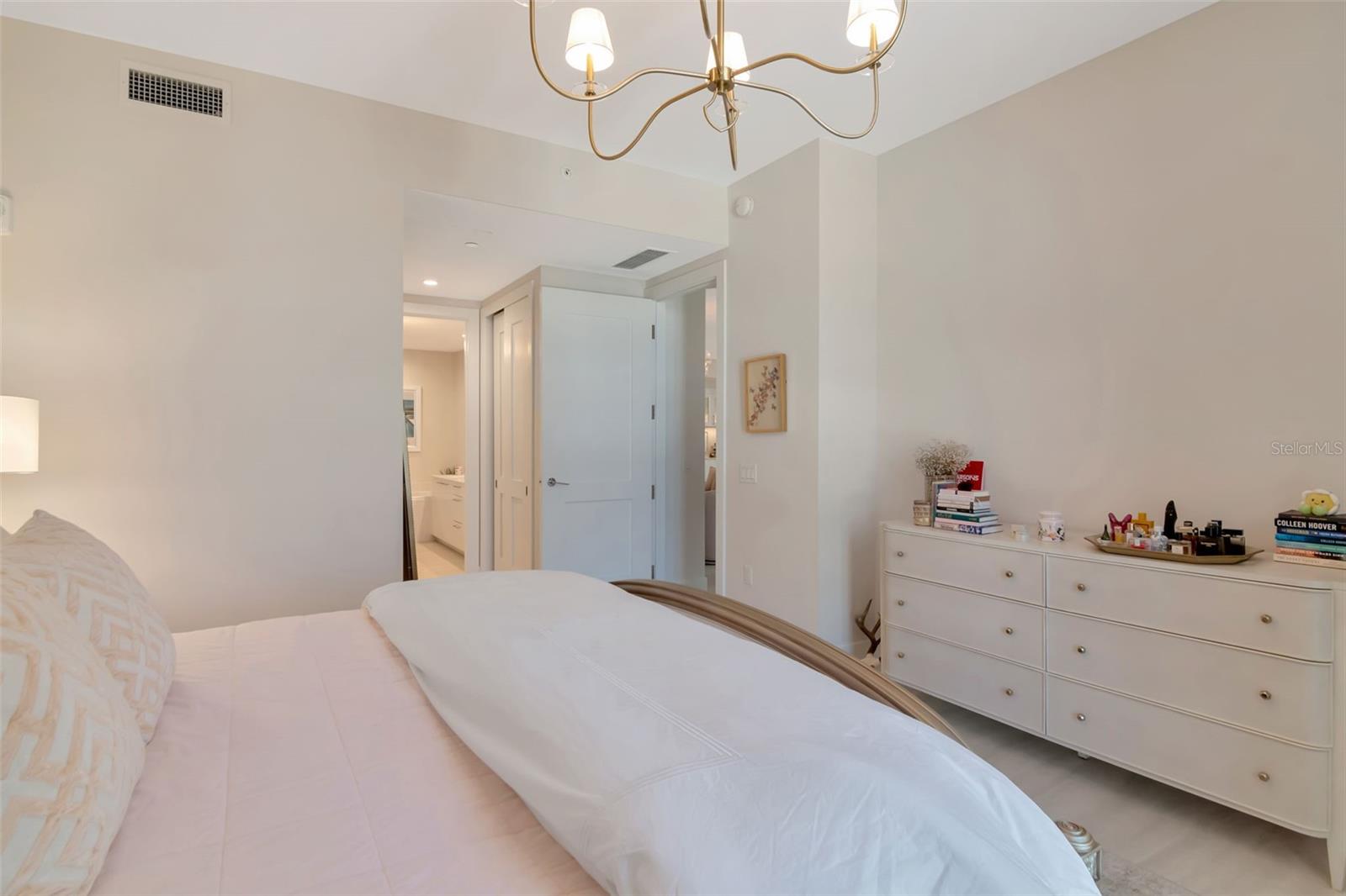 Listing photo id 40 for 2103 Bayshore Boulevard 602