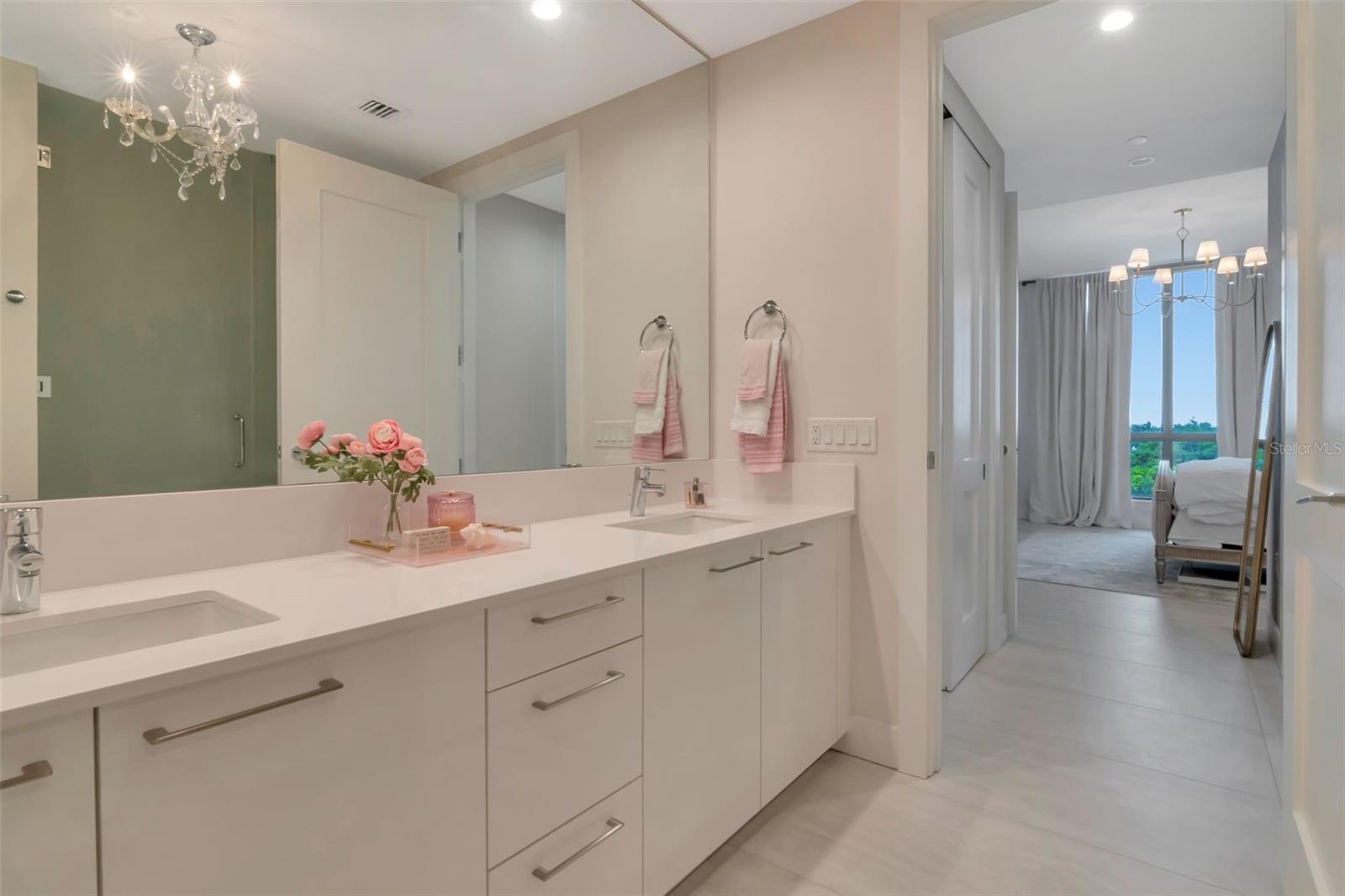 Listing photo id 43 for 2103 Bayshore Boulevard 602
