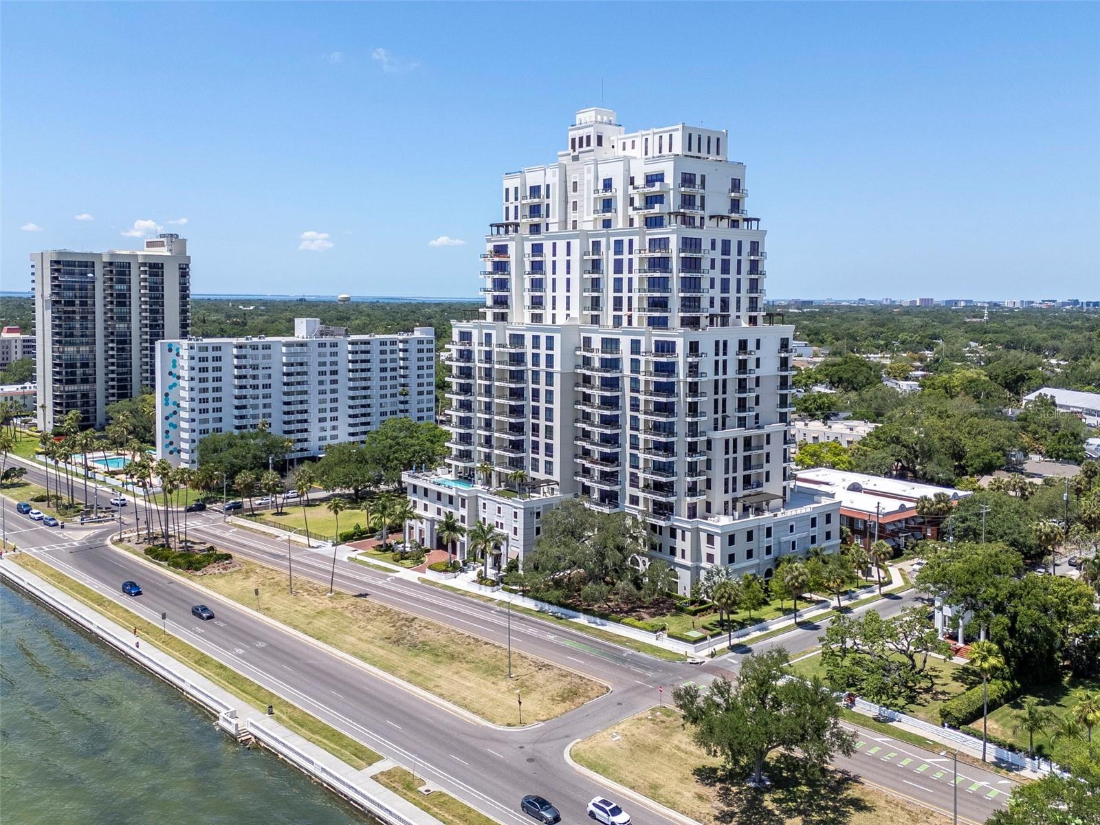 Listing photo id 3 for 2103 Bayshore Boulevard 602