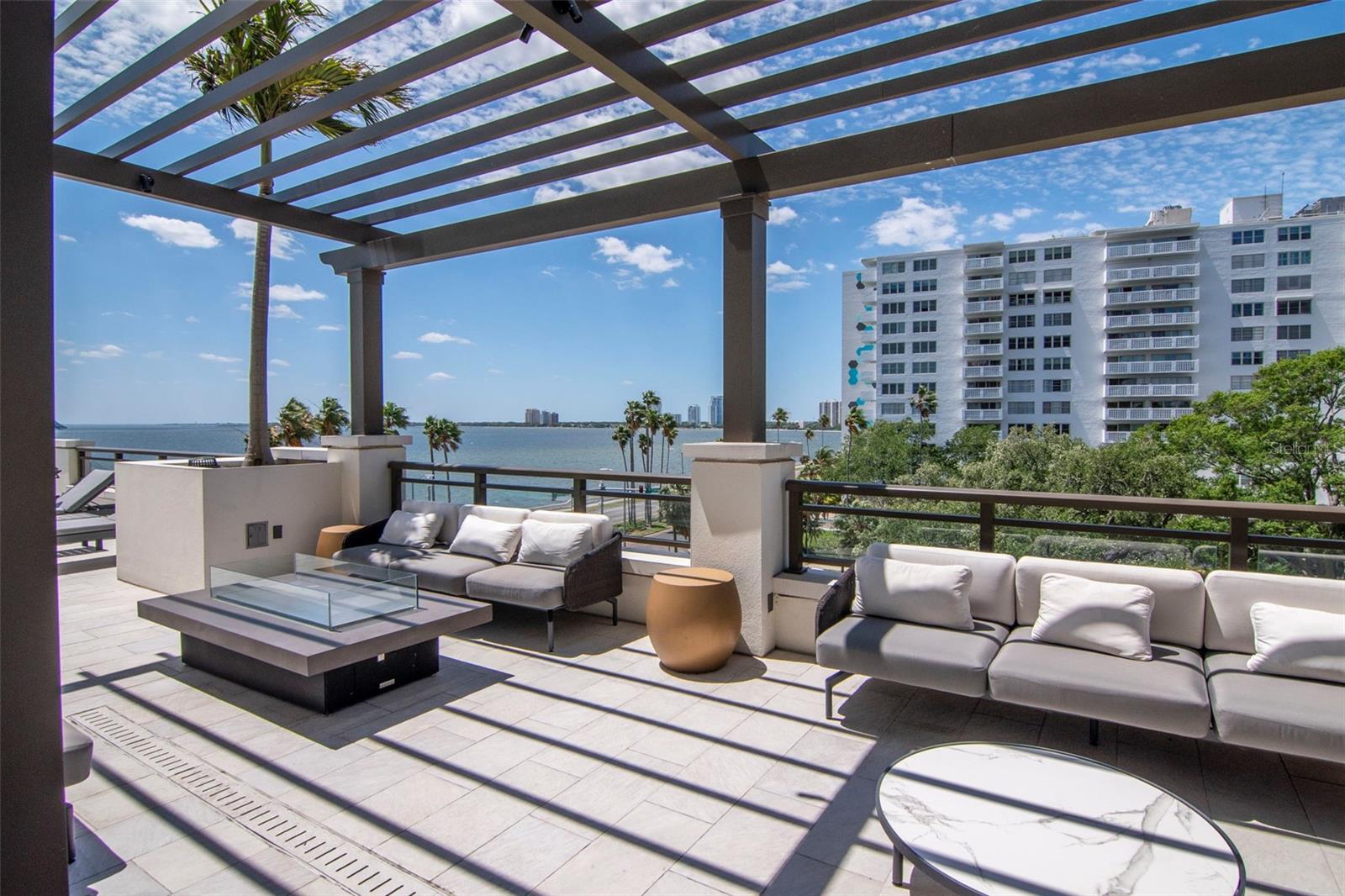 Listing photo id 60 for 2103 Bayshore Boulevard 602