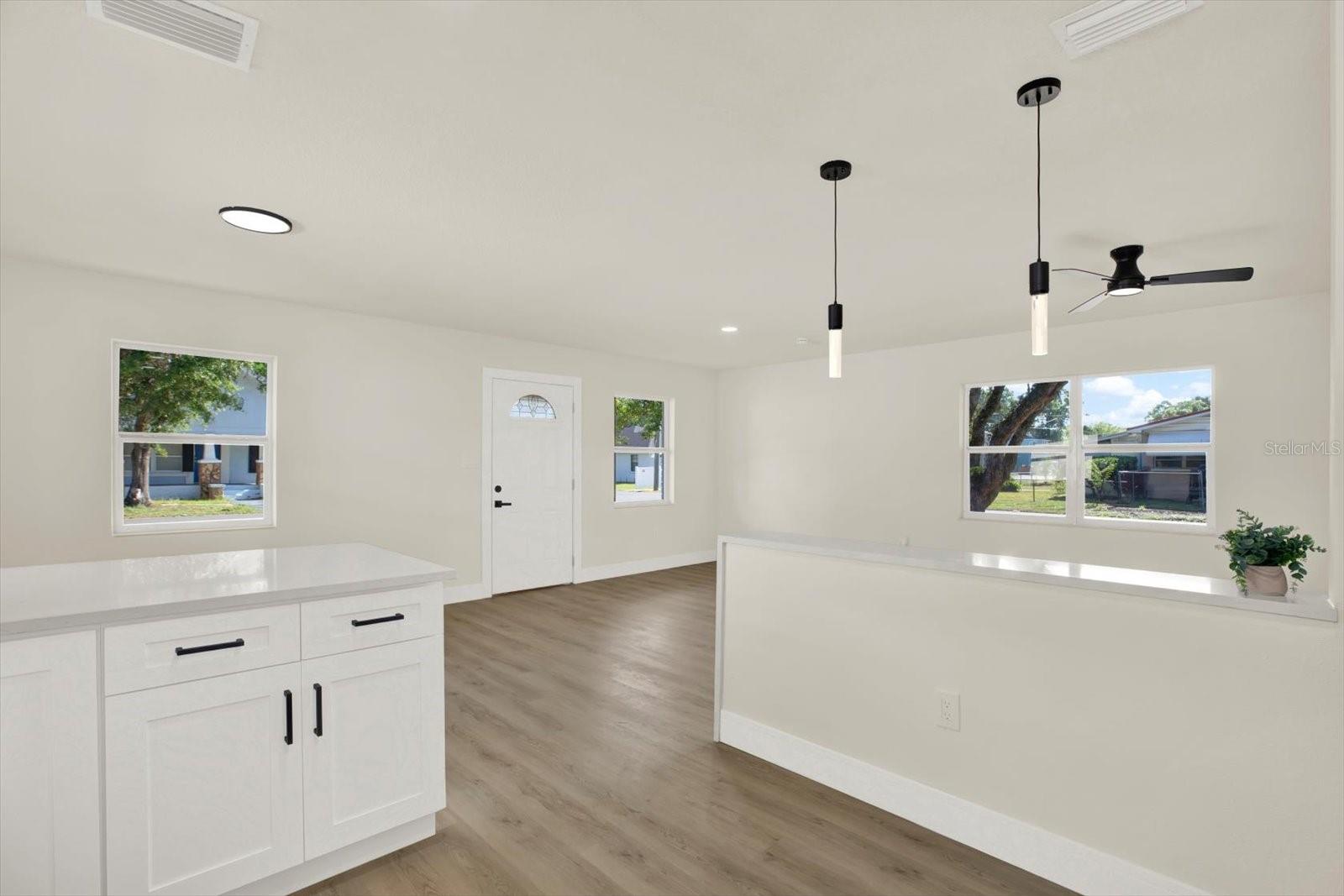 Image 12 of 33 For 907 Renfro Street