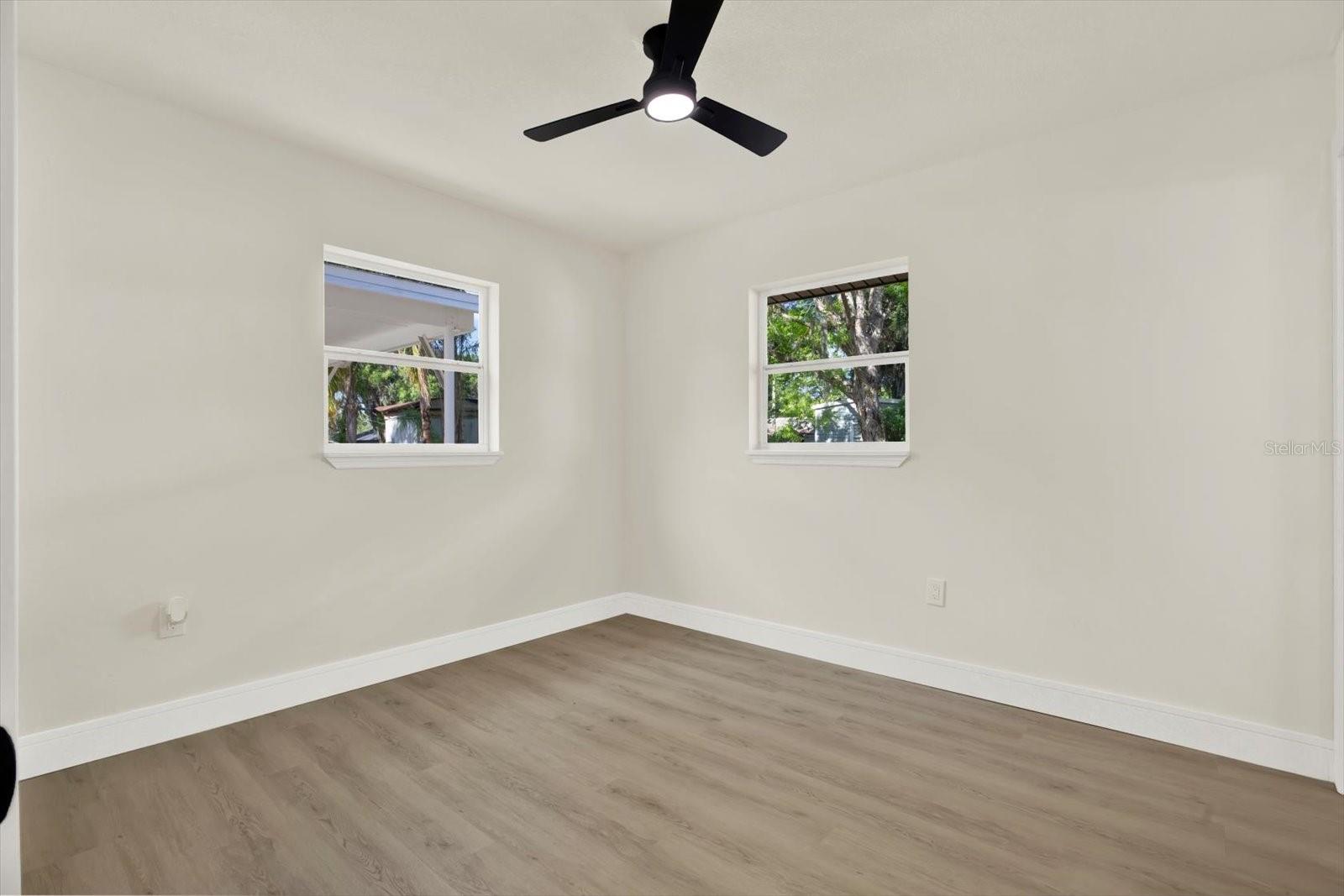 Image 14 of 33 For 907 Renfro Street