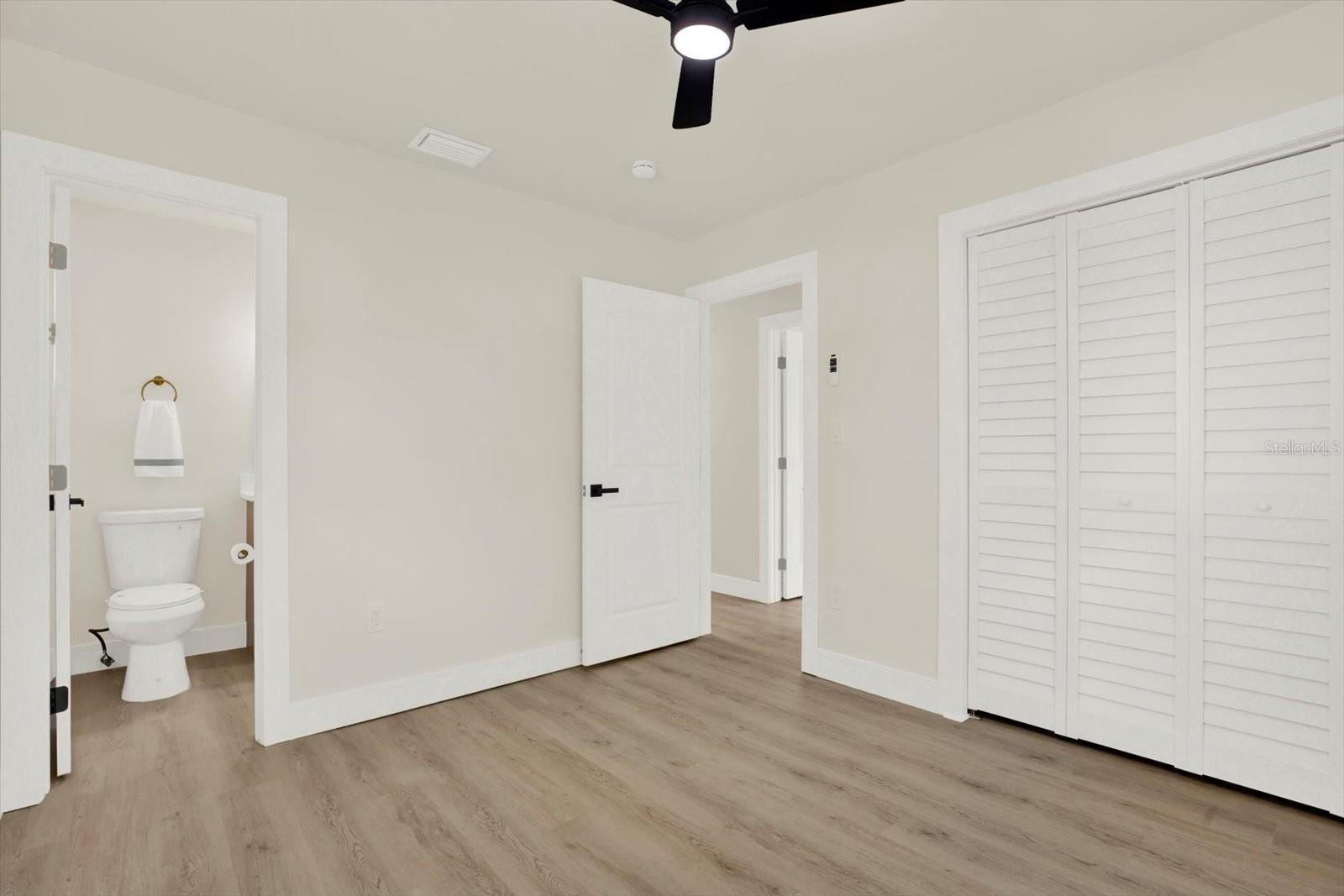 Image 15 of 33 For 907 Renfro Street