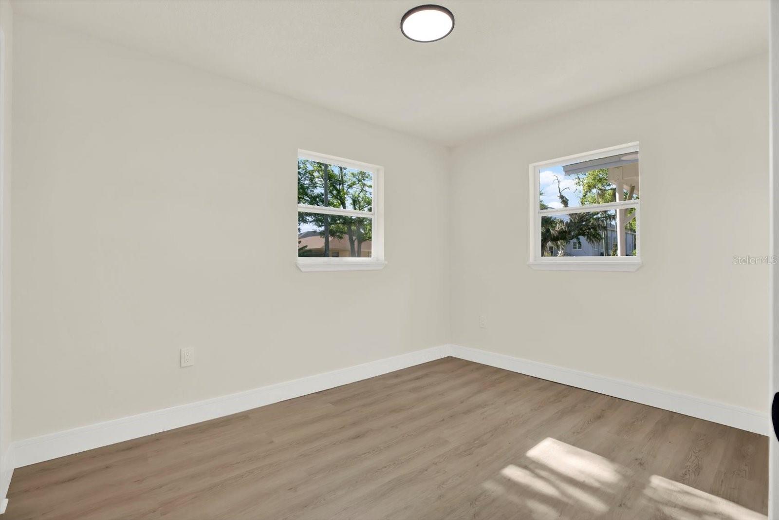 Image 19 of 33 For 907 Renfro Street