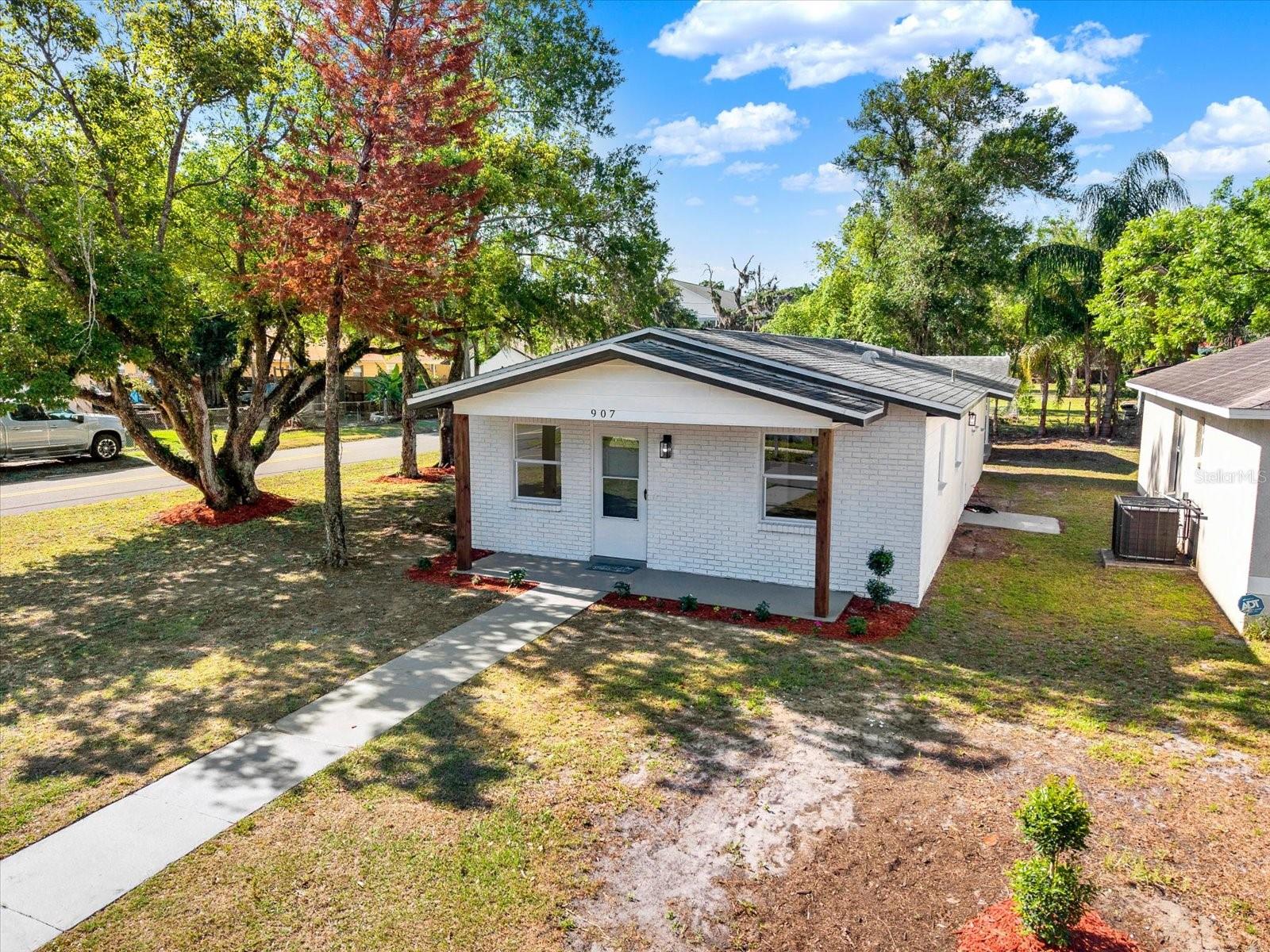 Image 3 of 33 For 907 Renfro Street