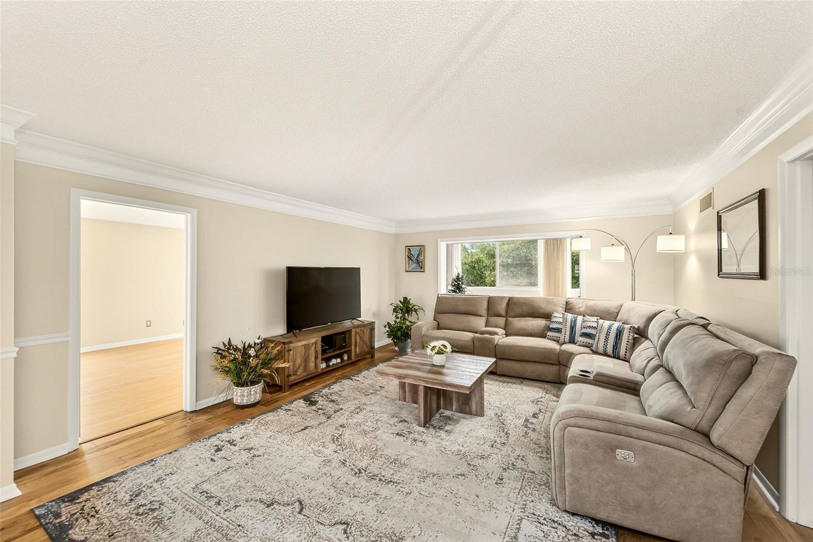 Listing photo id 8 for 131 Bluff View Drive 401