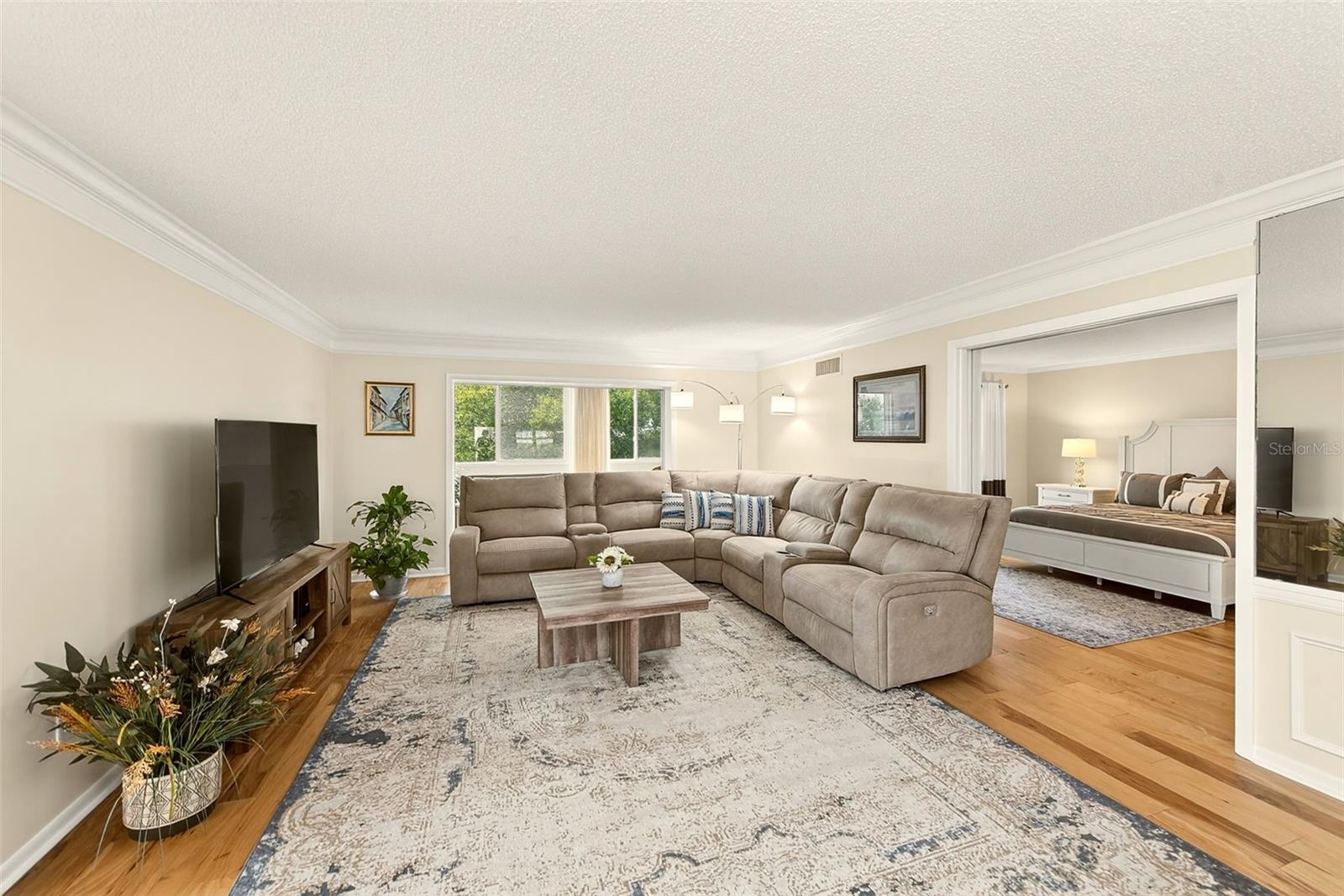 Listing photo id 9 for 131 Bluff View Drive 401