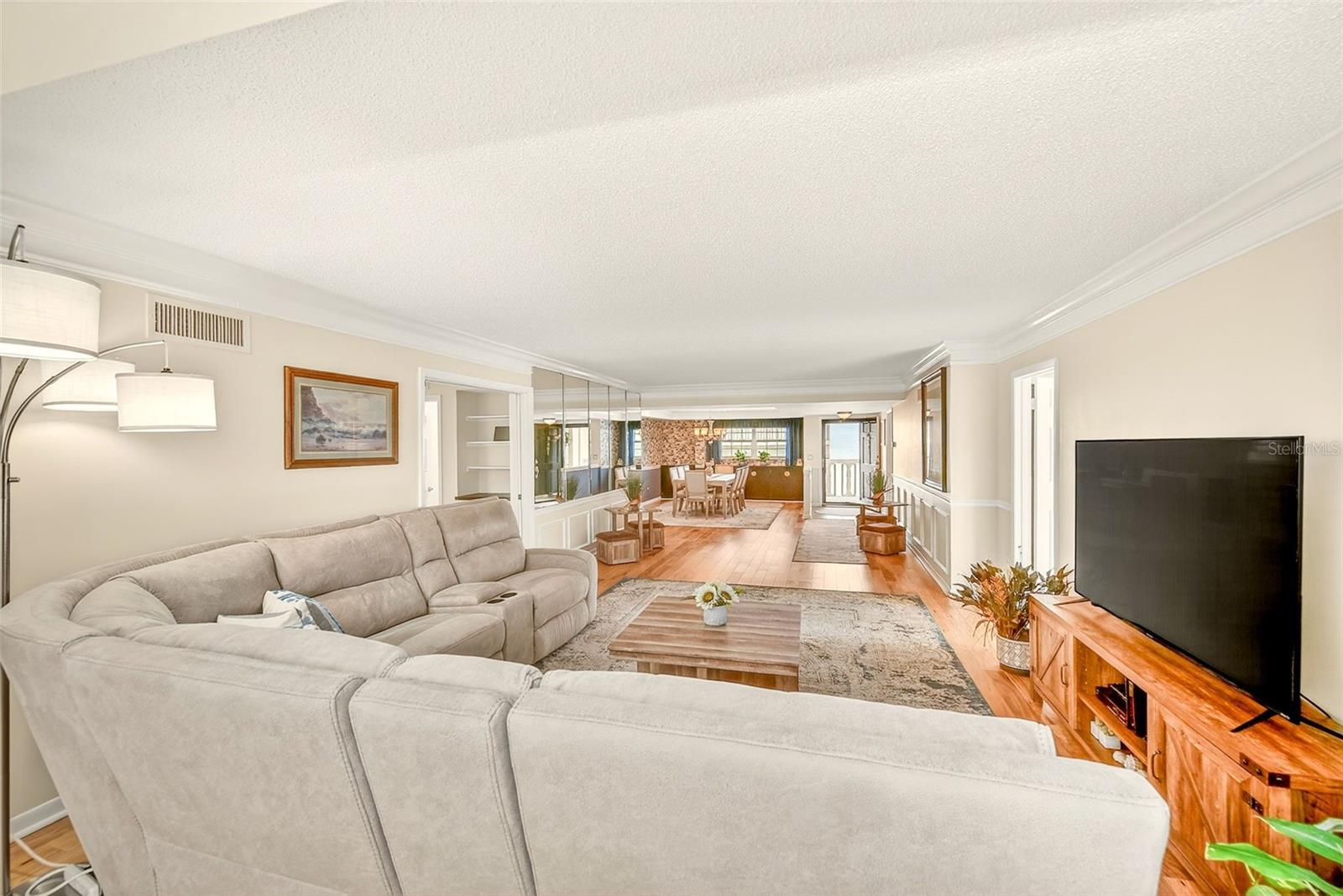 Listing photo id 10 for 131 Bluff View Drive 401