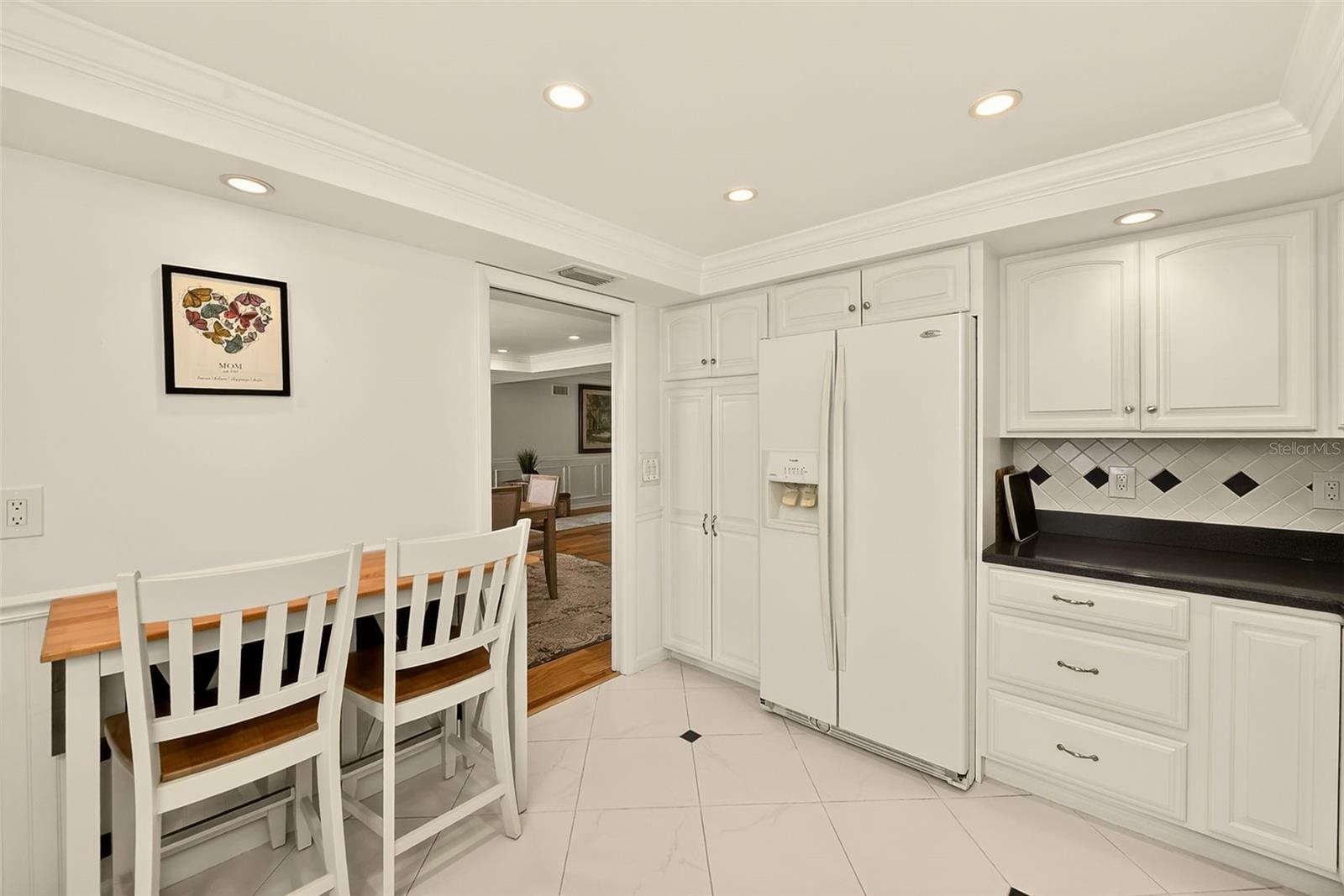 Listing photo id 13 for 131 Bluff View Drive 401