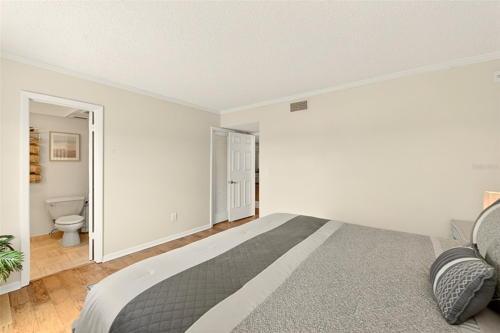 Listing photo id 16 for 131 Bluff View Drive 401
