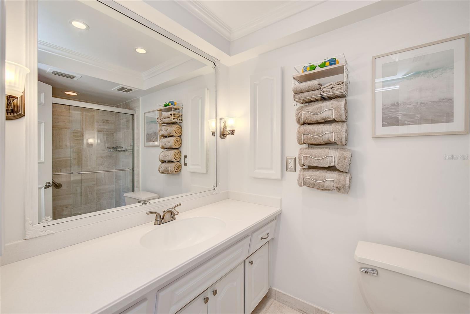 Listing photo id 17 for 131 Bluff View Drive 401