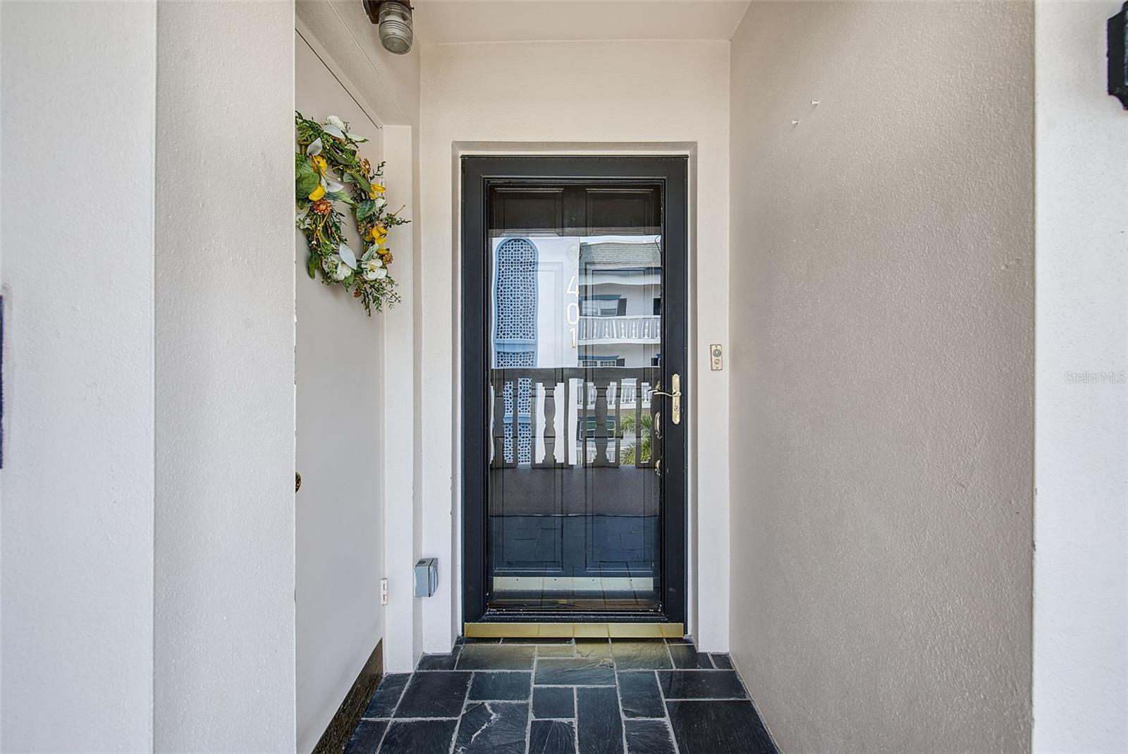 Listing photo id 0 for 131 Bluff View Drive 401