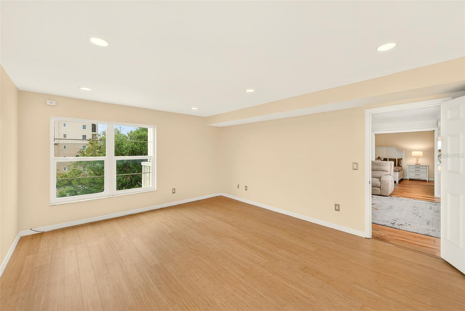 Listing photo id 20 for 131 Bluff View Drive 401