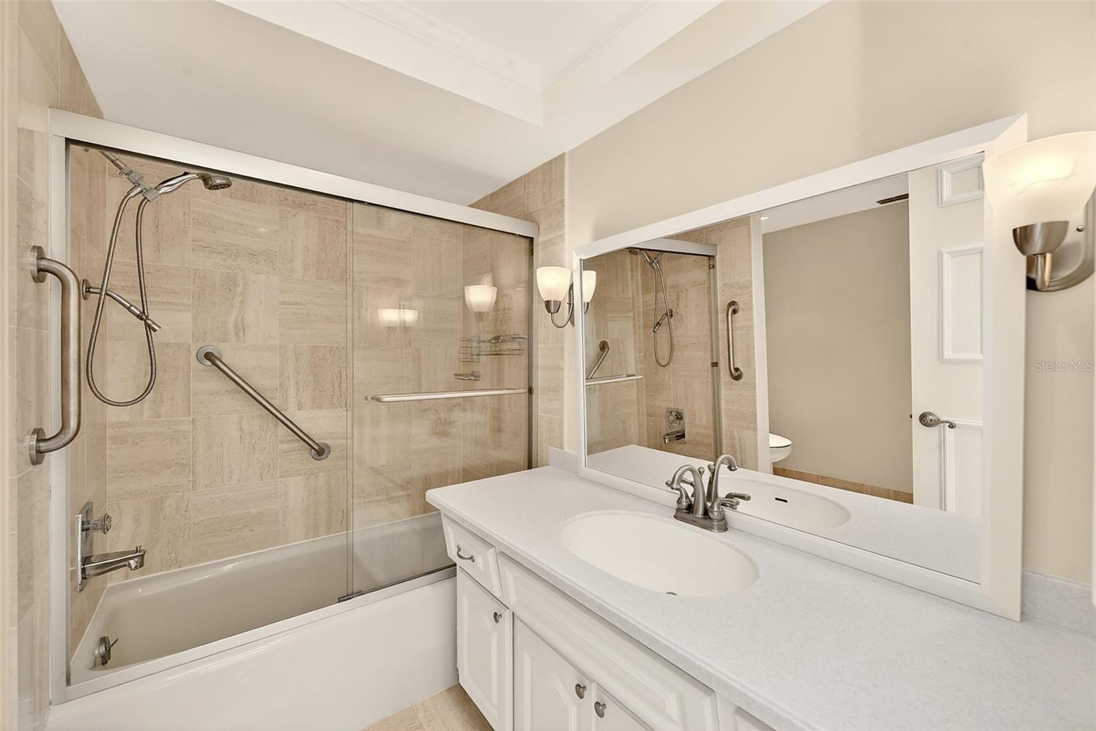Listing photo id 23 for 131 Bluff View Drive 401