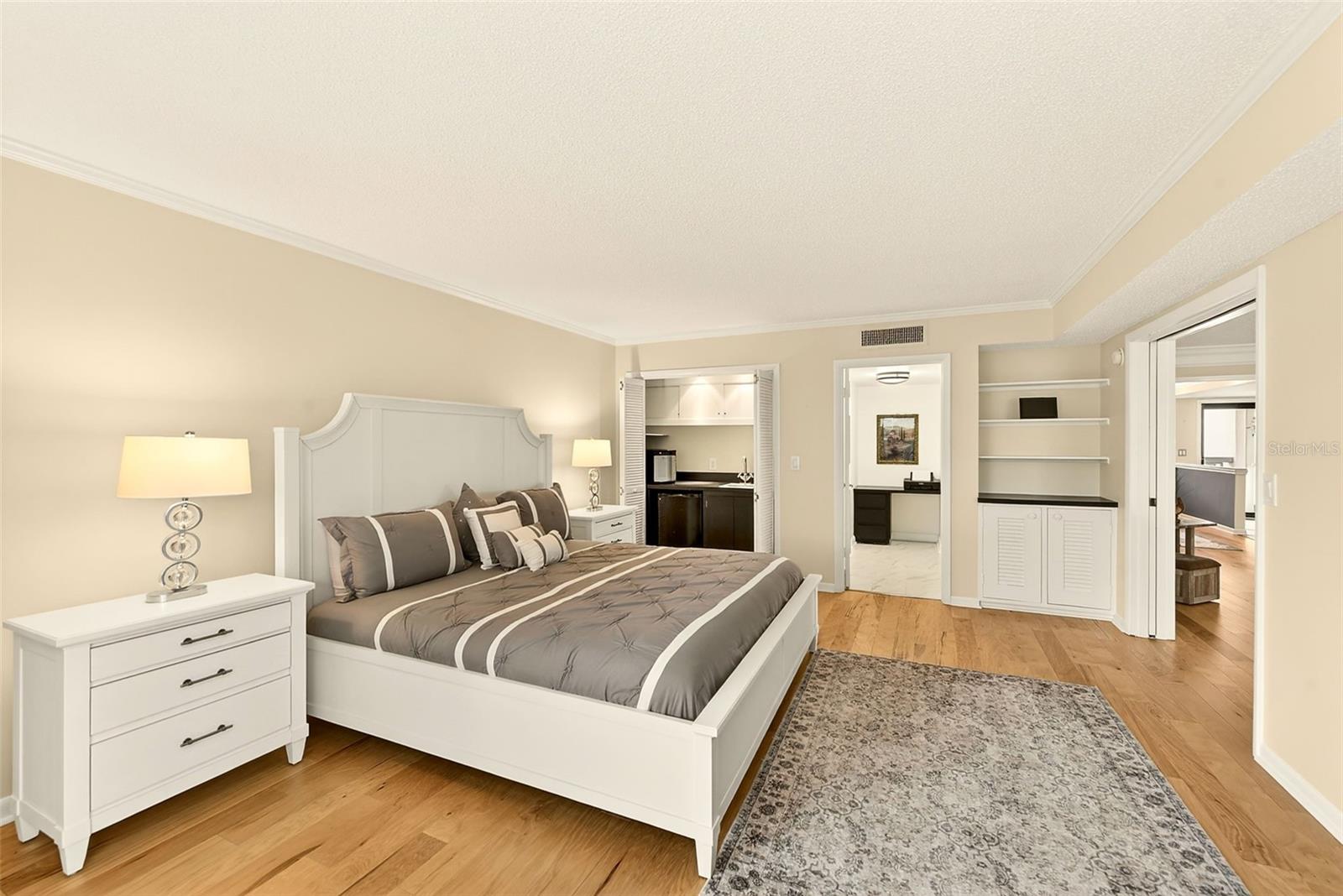 Listing photo id 27 for 131 Bluff View Drive 401