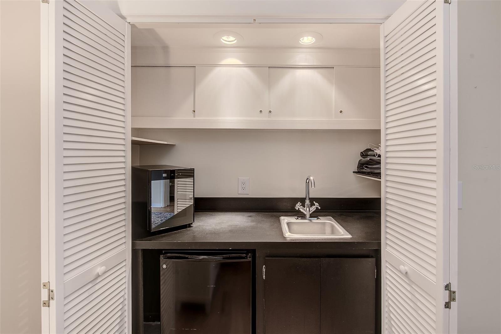 Listing photo id 28 for 131 Bluff View Drive 401