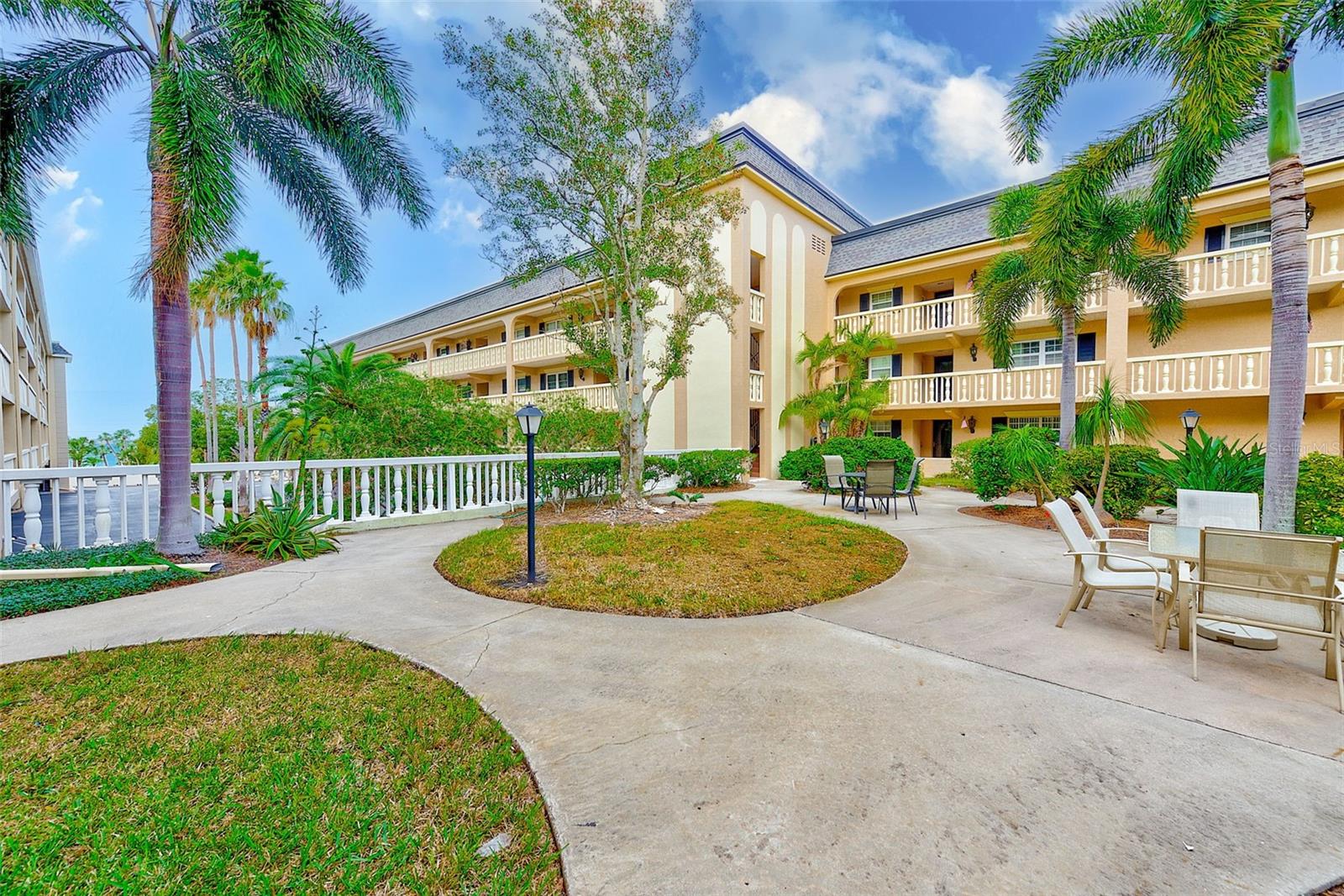 Listing photo id 38 for 131 Bluff View Drive 401