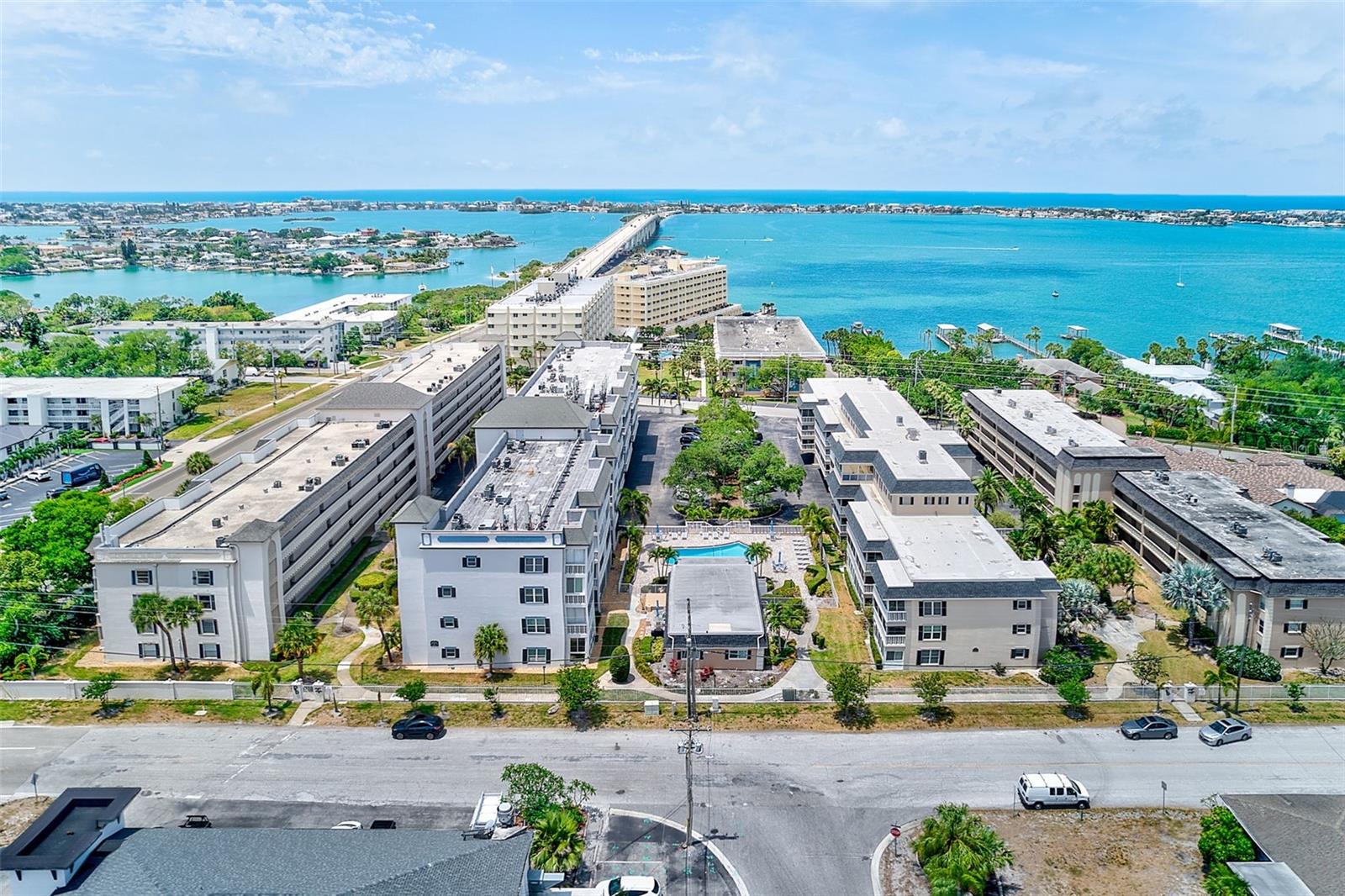 Listing photo id 42 for 131 Bluff View Drive 401