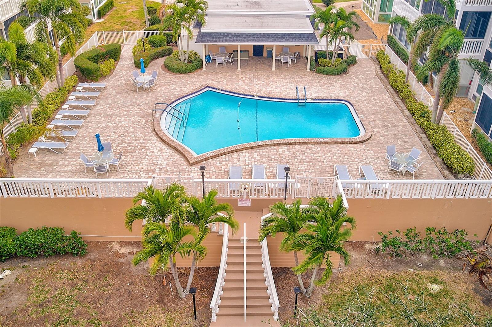 Listing photo id 44 for 131 Bluff View Drive 401