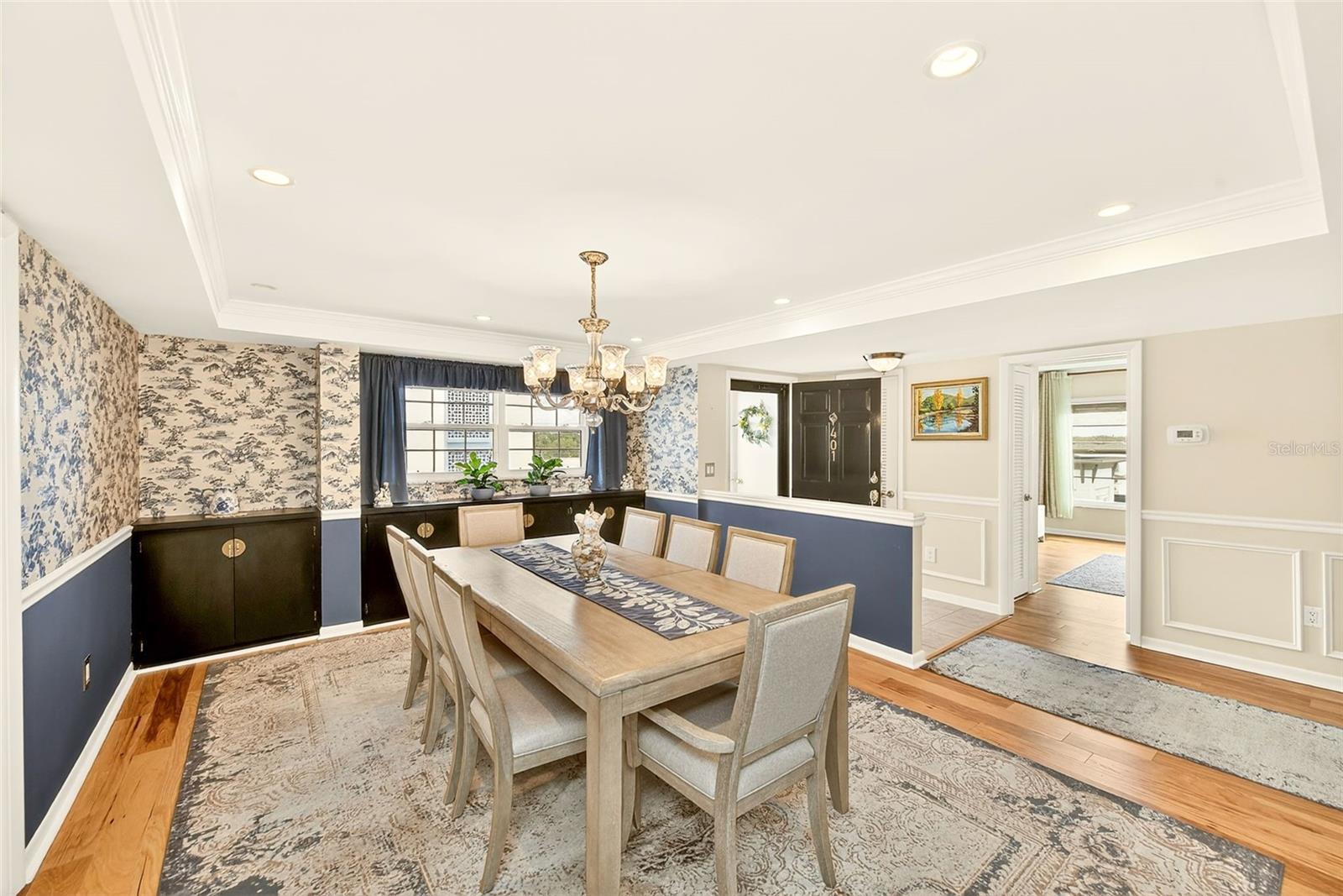 Listing photo id 4 for 131 Bluff View Drive 401