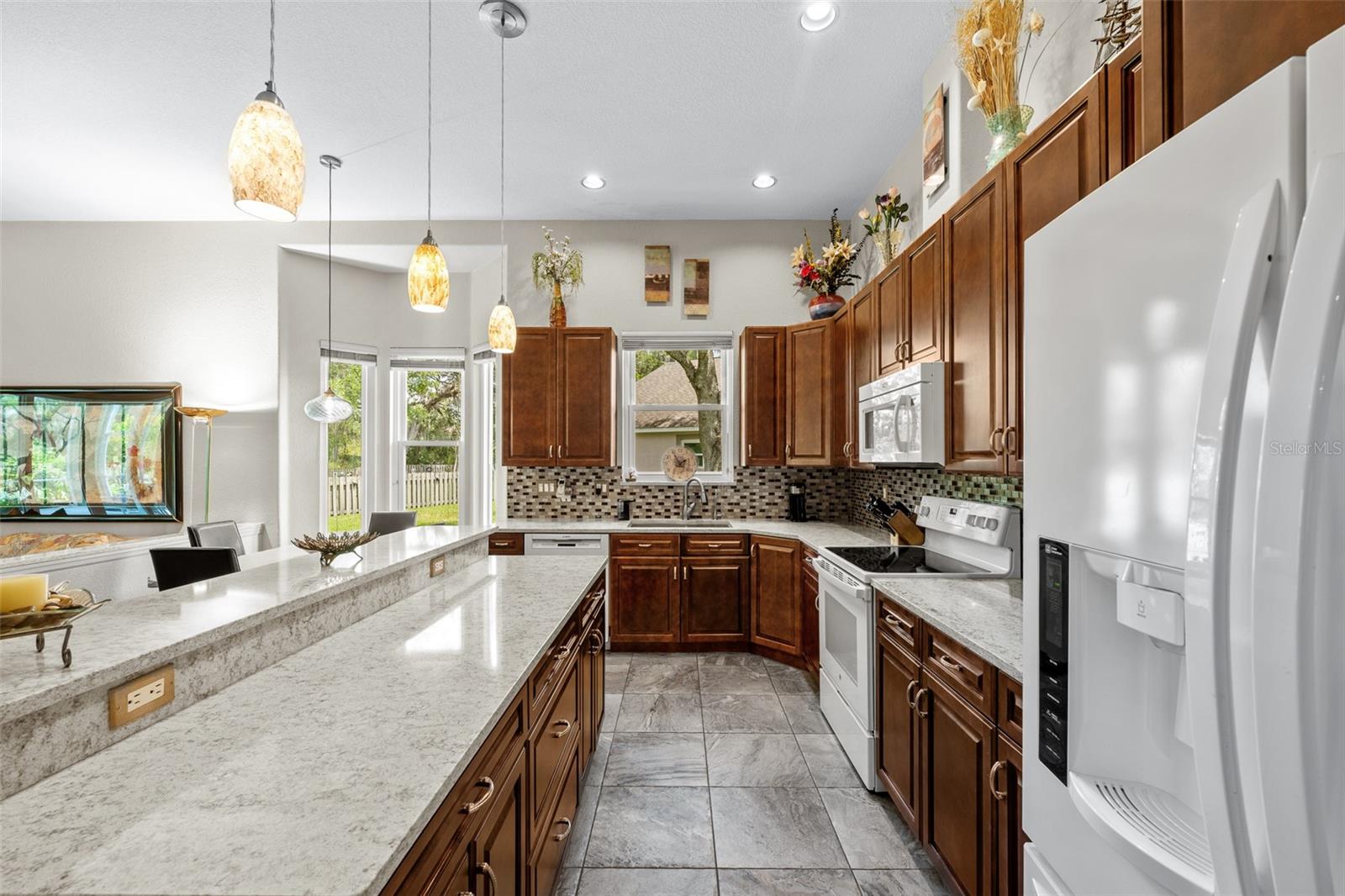 Listing photo id 12 for 5222 New Brittany Lane