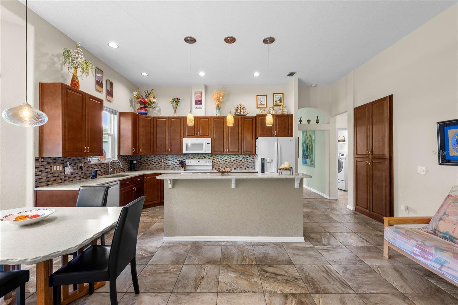 Listing photo id 13 for 5222 New Brittany Lane