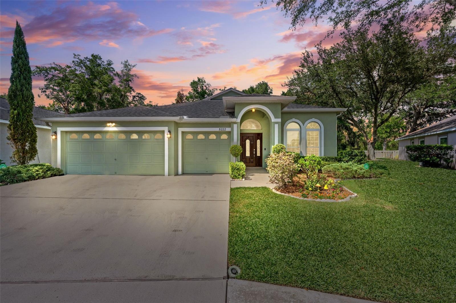Listing photo id 0 for 5222 New Brittany Lane