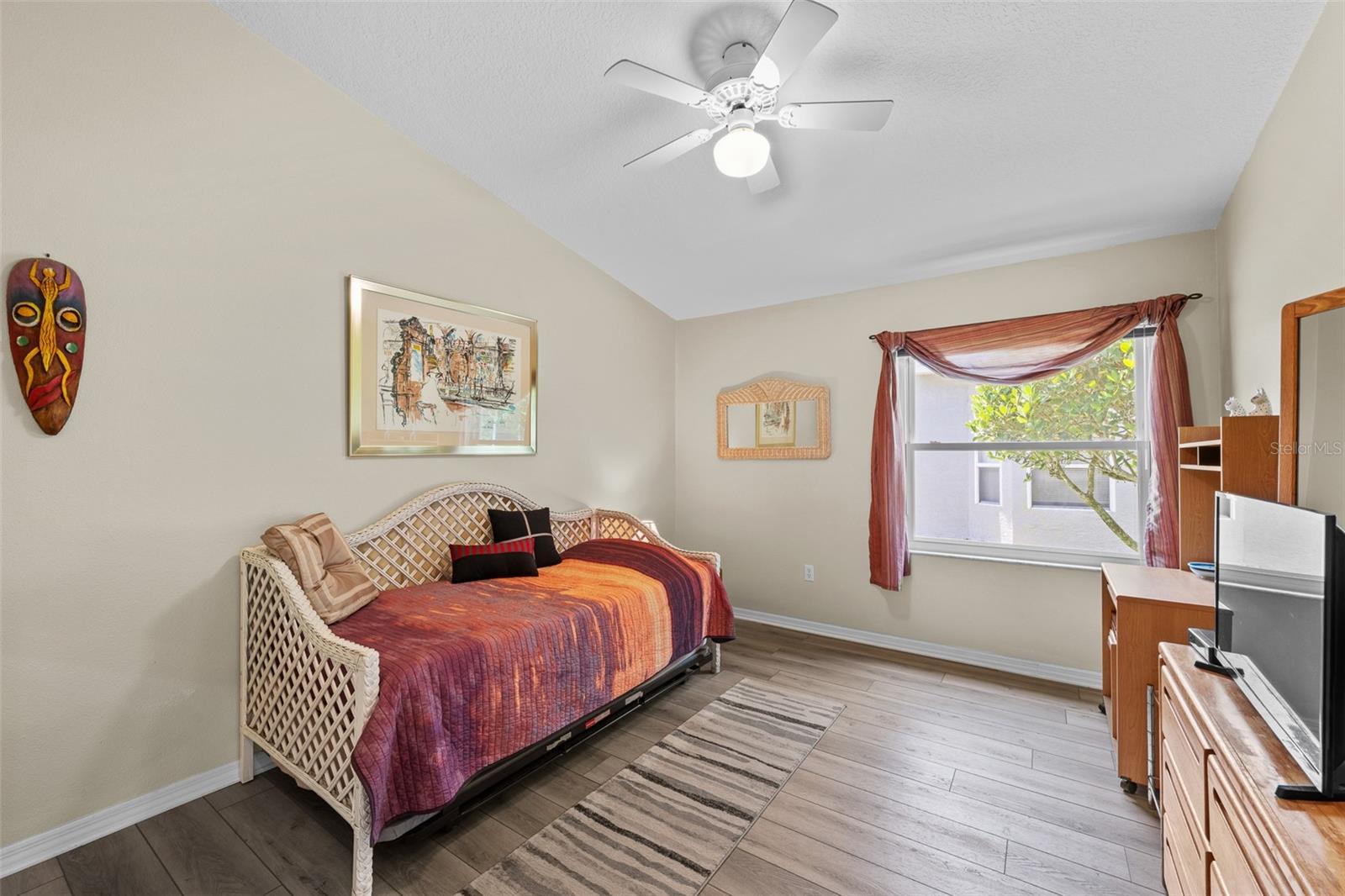 Listing photo id 25 for 5222 New Brittany Lane